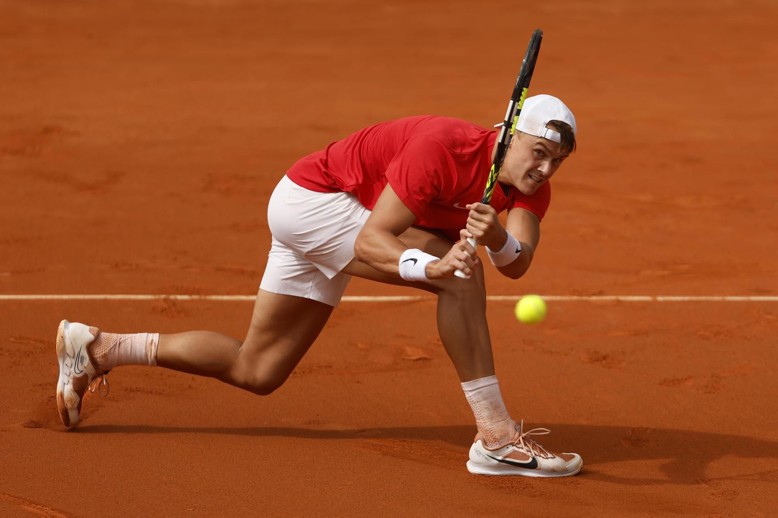 Un Pedro Martínez impecable iguala la eliminatoria de Copa Davis en Marbella (6-1, 4-6 y 7-6)