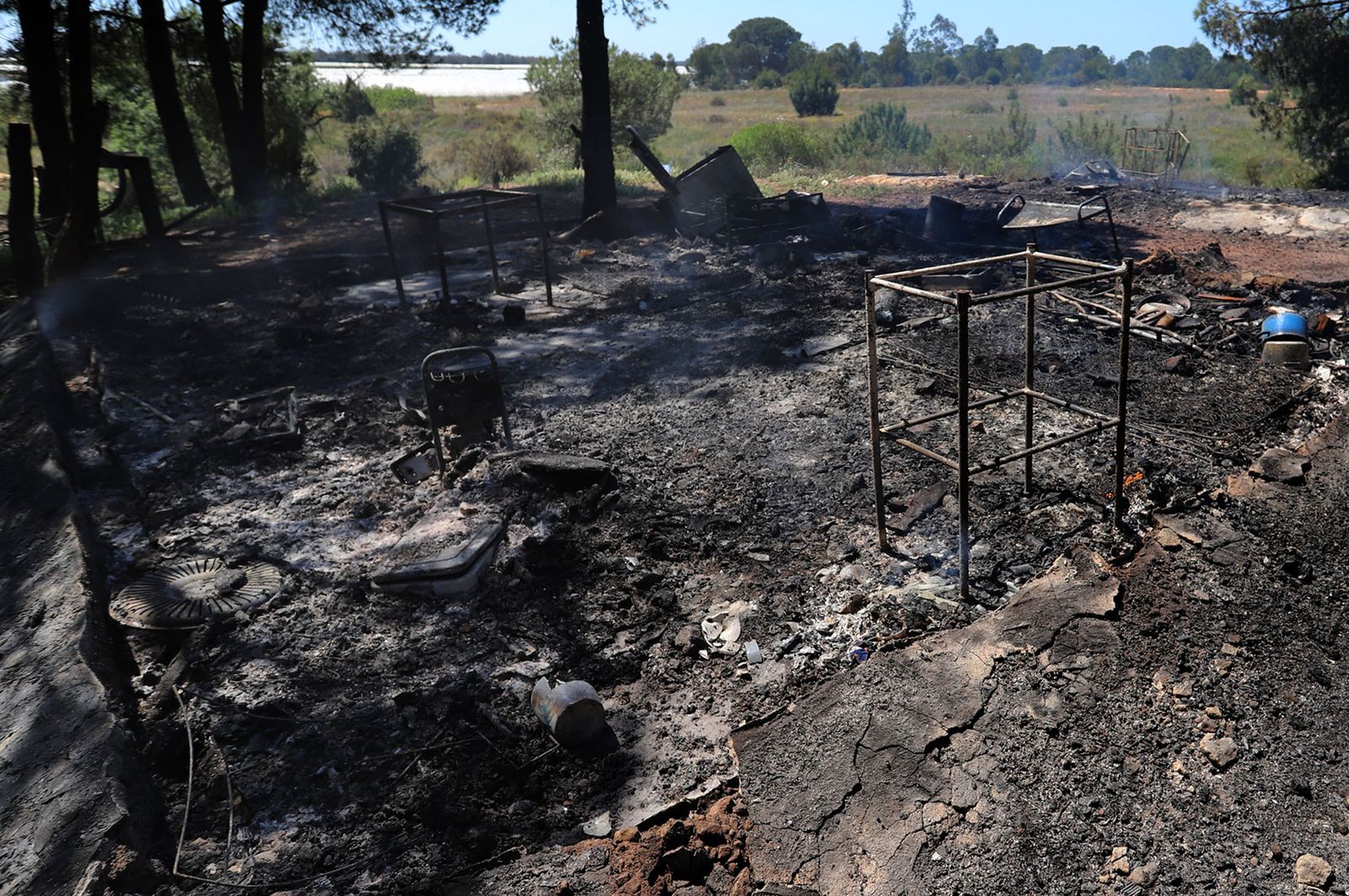 Imágenes del incendio de chabolas en Lucena del Puerto