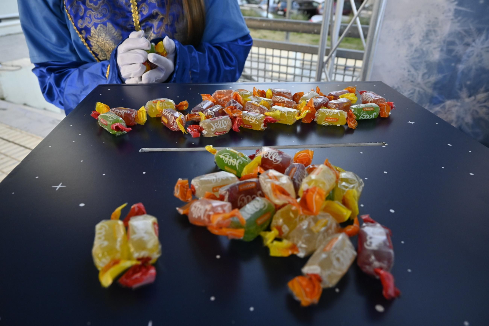 Recogida de cartas del paje real en la plaza Miguel Raya en el Molino, en imágenes