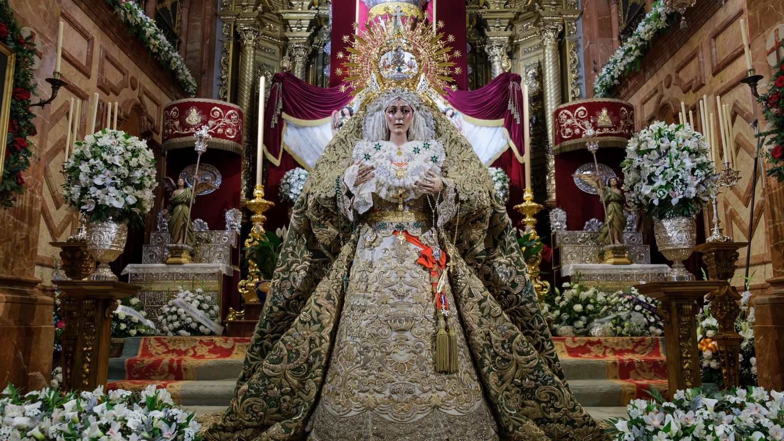 María Santísima de la Esperanza Macarena en su veneración