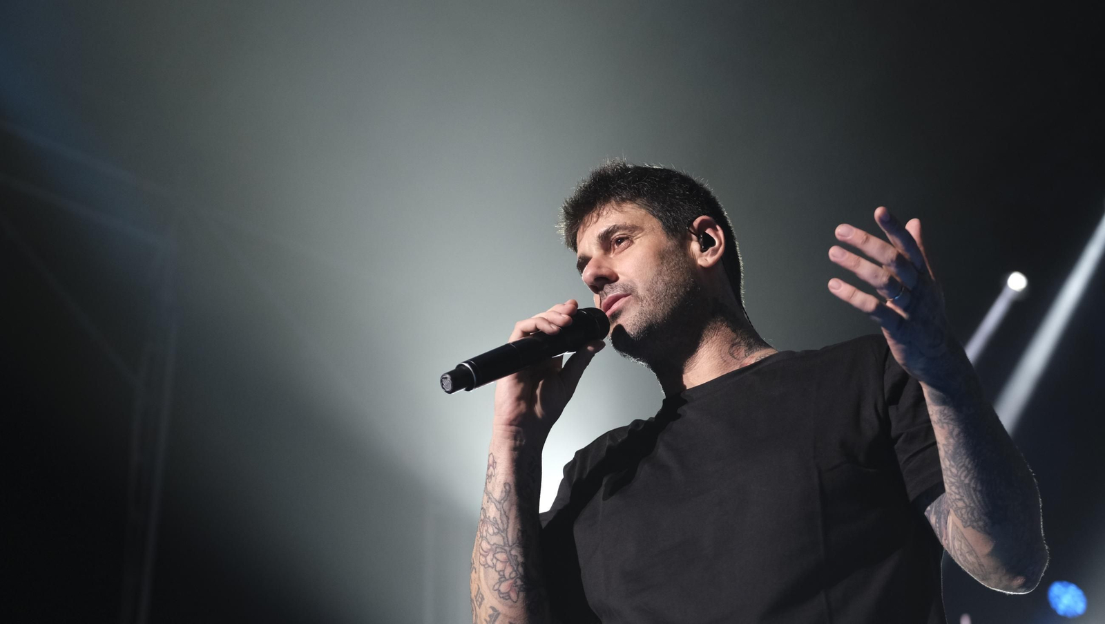 El concierto de Melendi llena de fans la Plaza de Toros de Almería, en imágenes