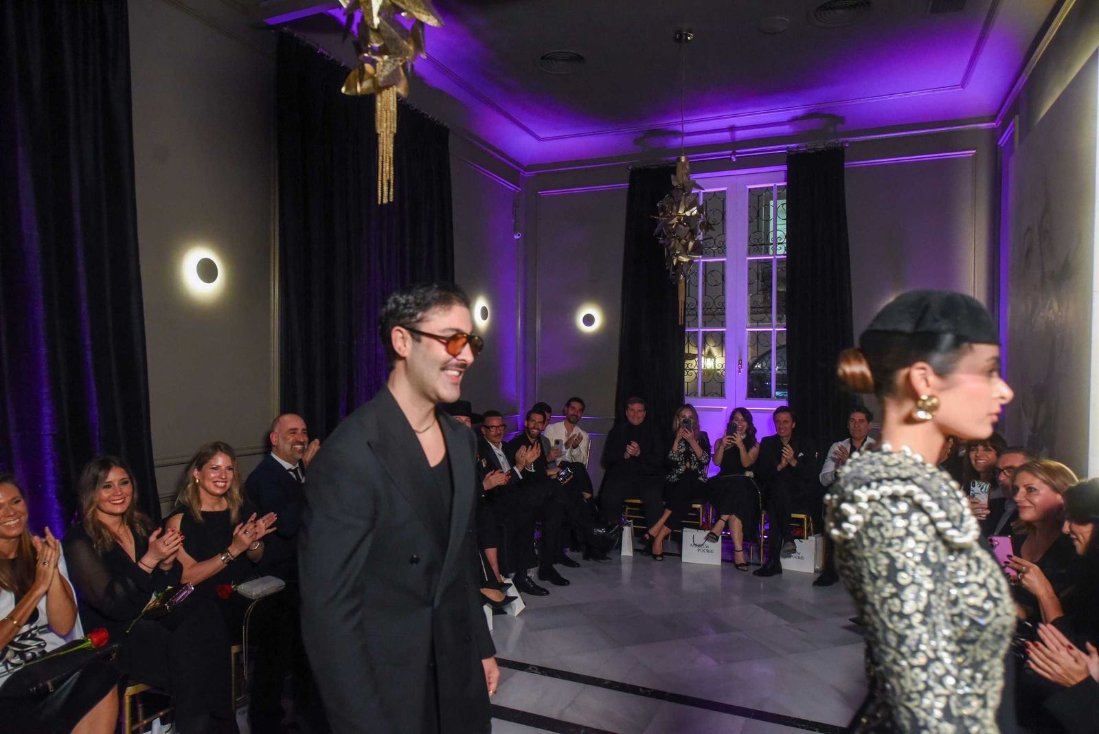 Desfile de Andrew Pocrid en La Casa de Manolete Bistró