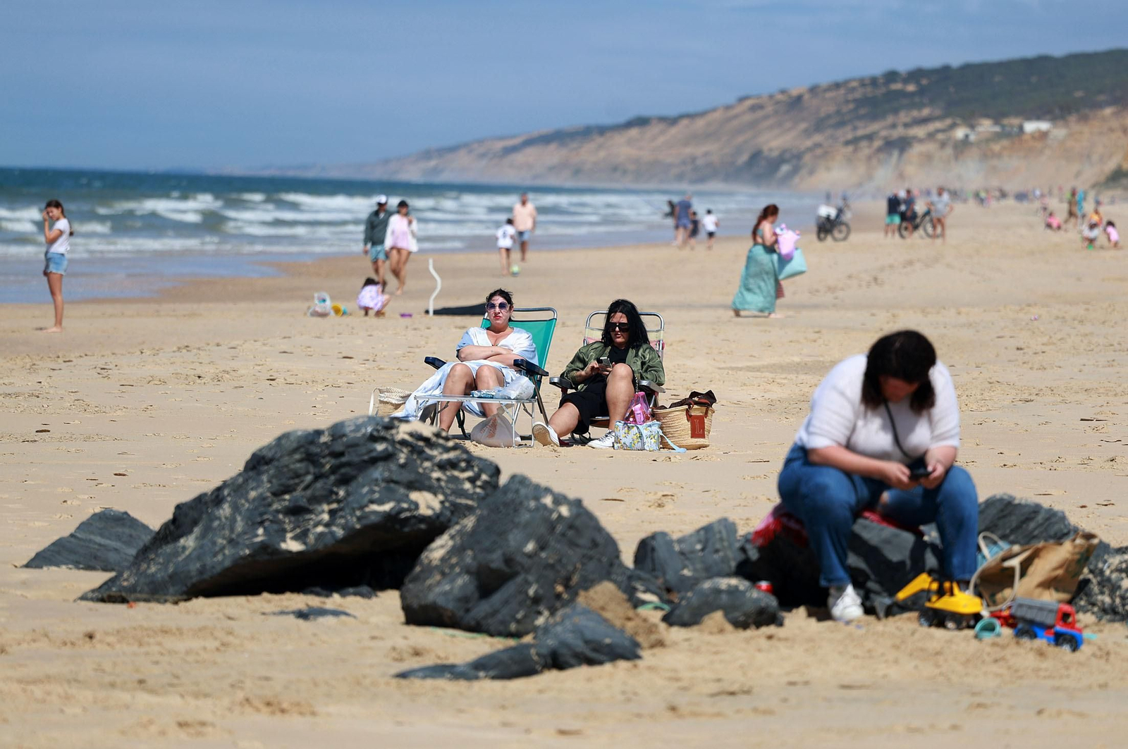 Imágenes del ambiente en las playas de Matalascañas y Mazagón durante la mañana del domingo