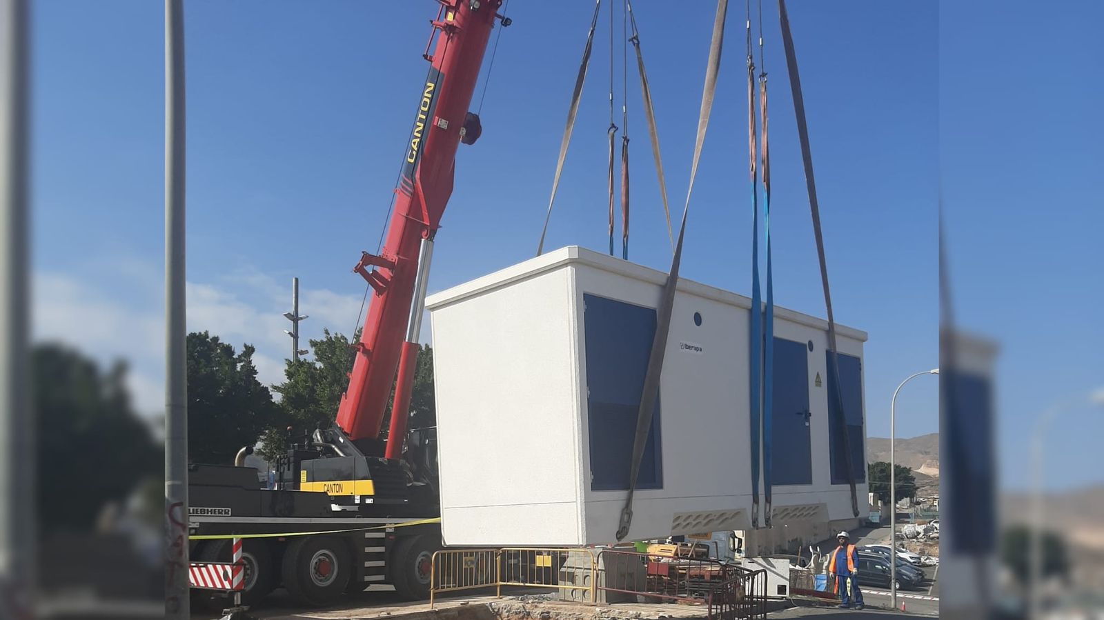 Nuevo transformador instalado en Los Almendros.