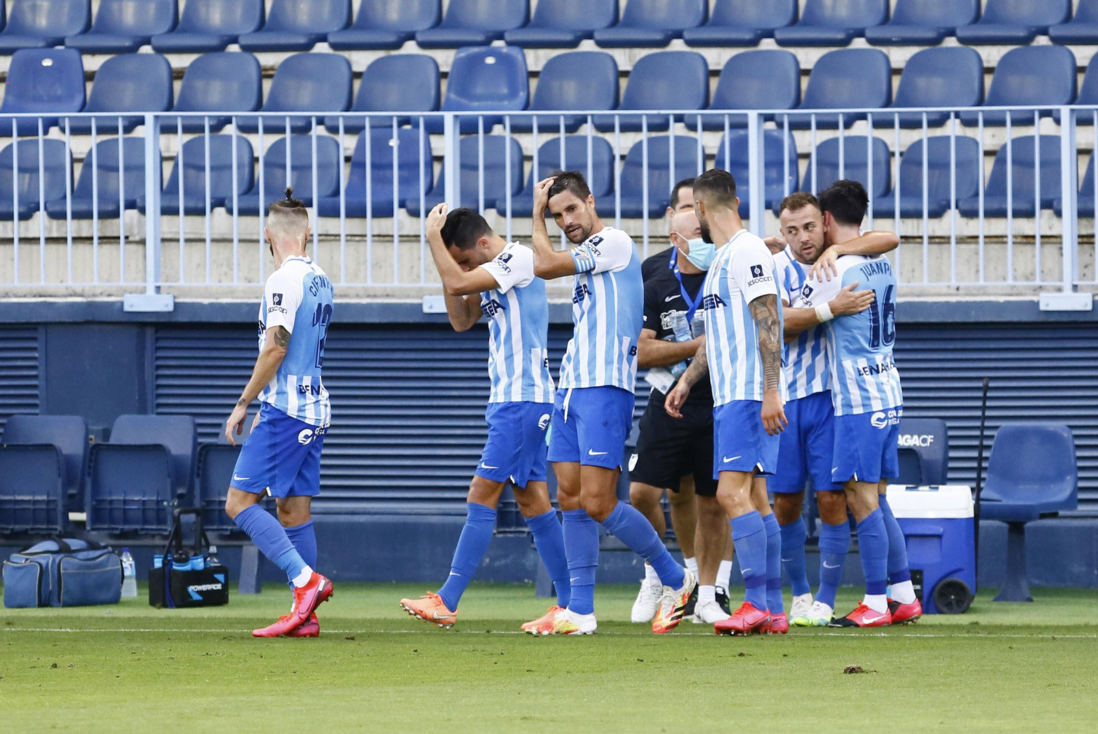 Las fotos de la liberación del Málaga CF tras ganar al Alcorcón