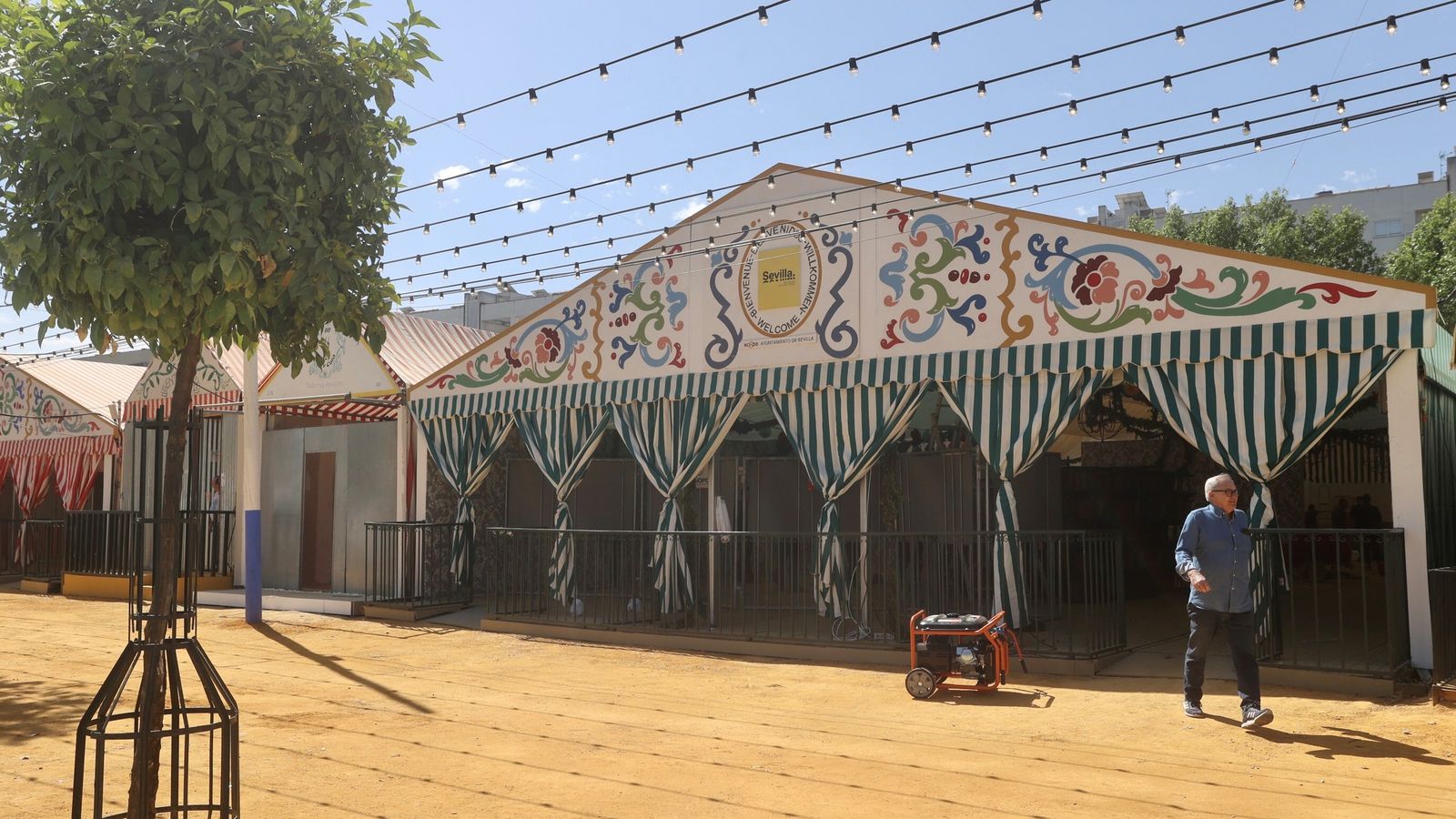 Caseta del Consorcio de Turismo en la Feria de Sevilla, en Pascual Márquez 225.