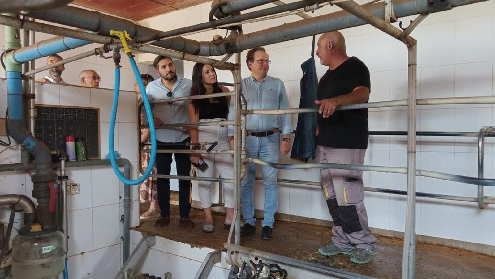 Visita de los candidatos de Vox a la explotación peñarriblense de los hermanos Rubio.