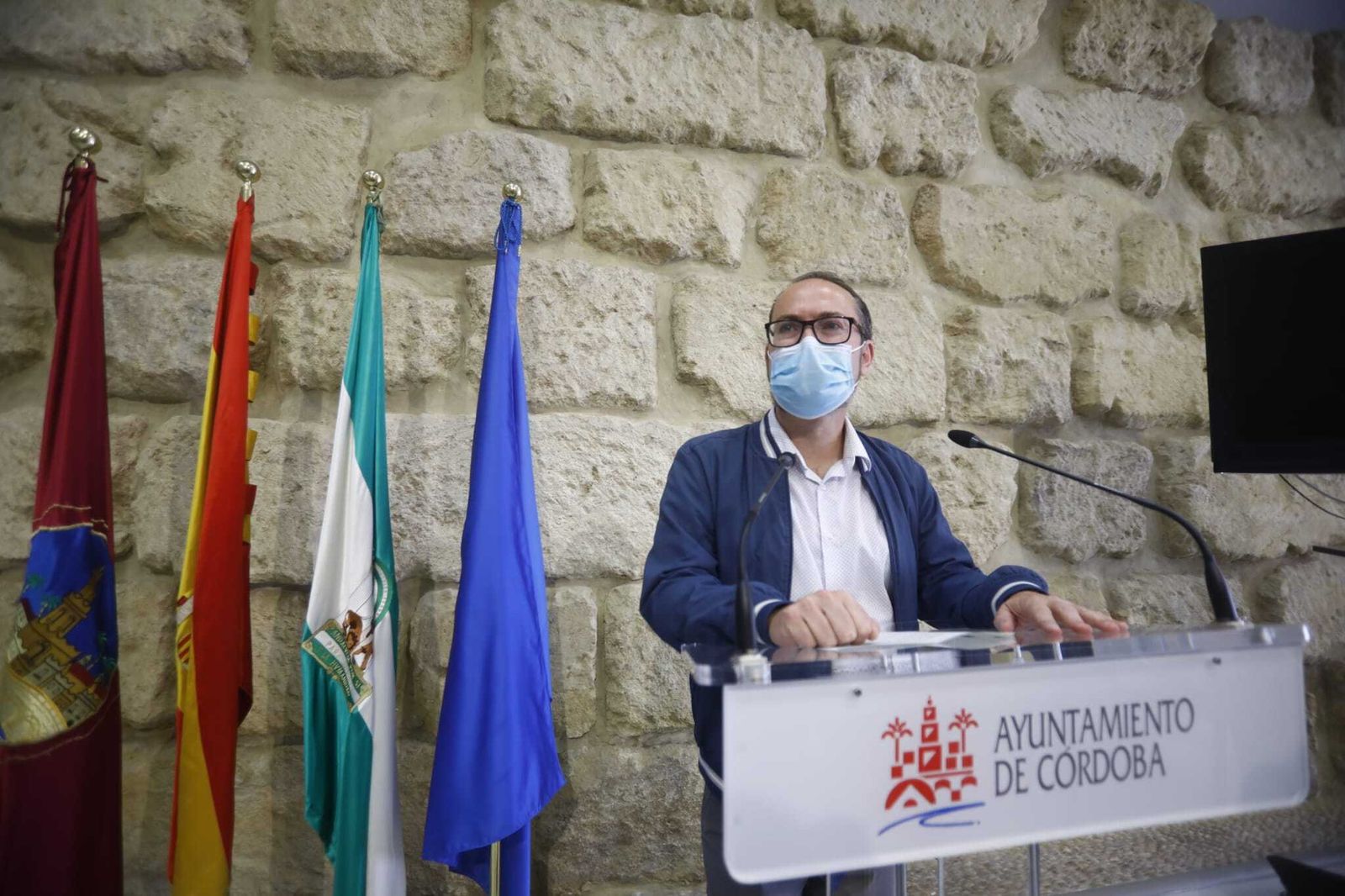 El concejal de Podemos Córdoba Juan Alcántara en la sala de prensa del Ayuntamiento.