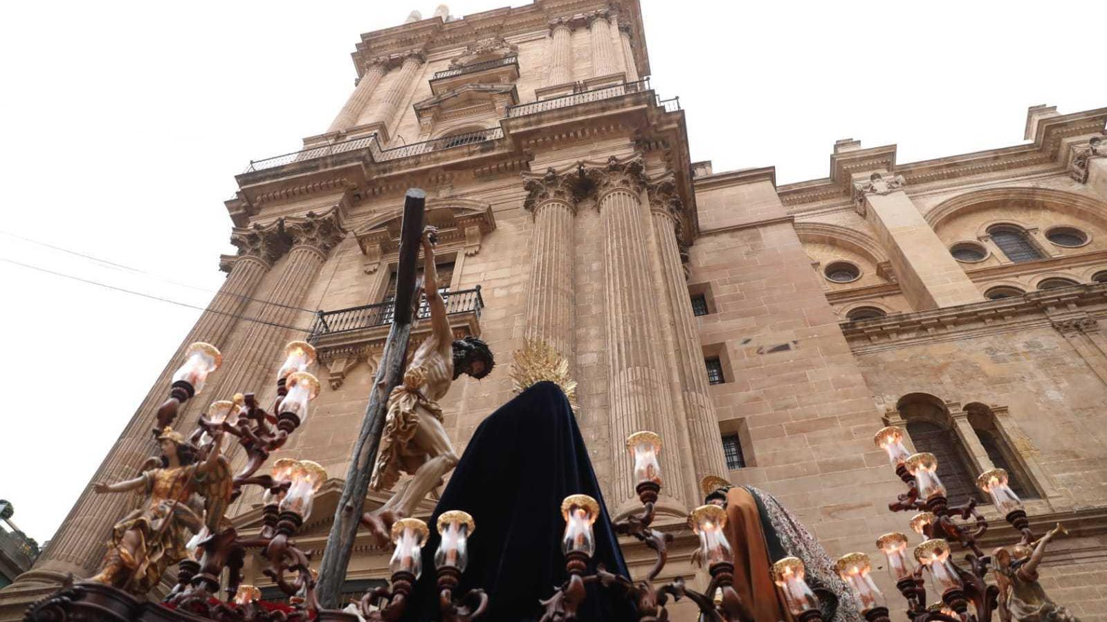Salesianos pasa junto a la Catedral.
