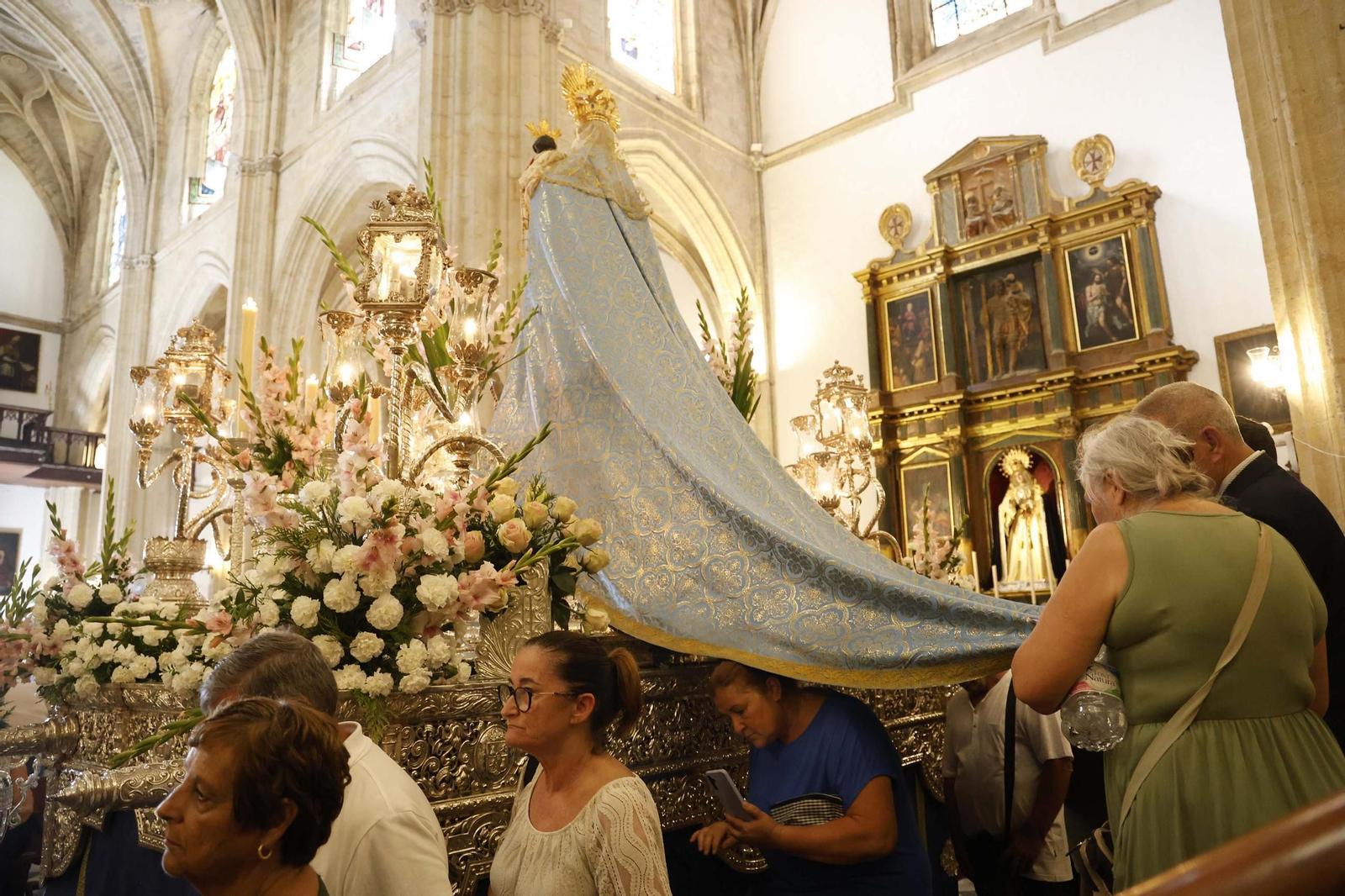 Las fotos del paso bajo el manto de la Virgen de la Luz de Tarifa