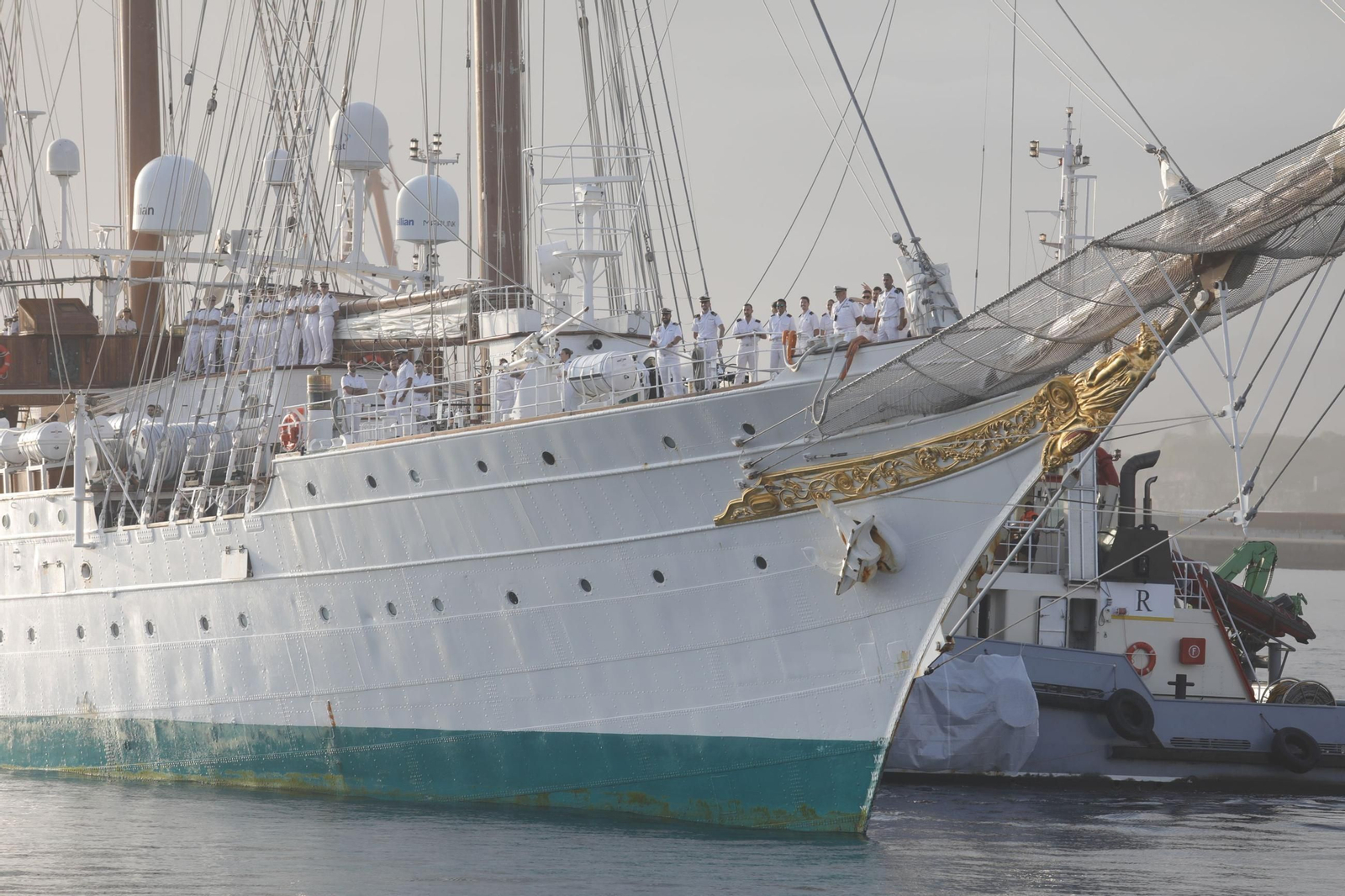 Las imágenes del 'Elcano' en su primera ciudad de vuelta a España, con la princesa Leonor a bordo