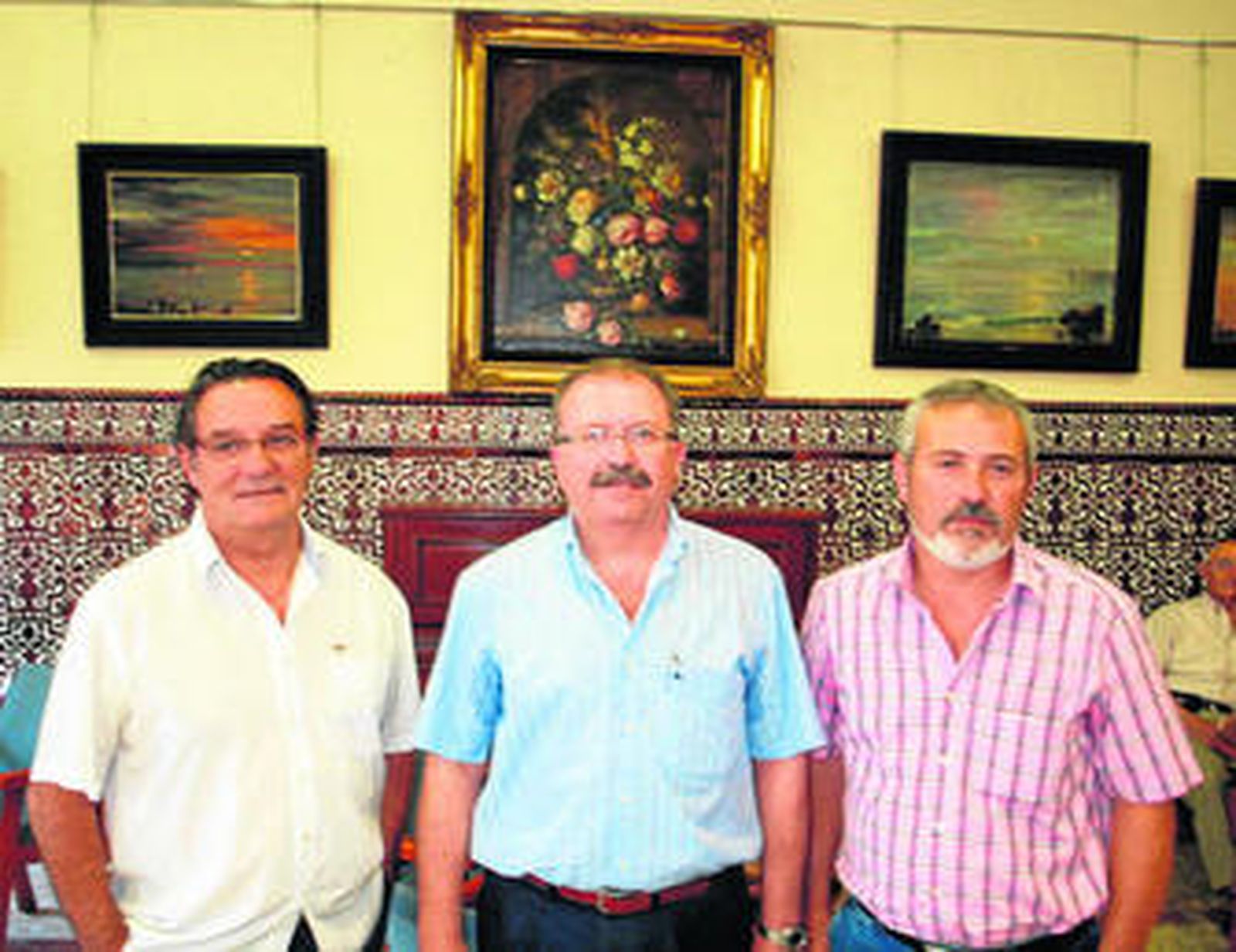 Juan Barba, Juan Carlos Domínguez y Juan García, en la inauguración de la exposición.