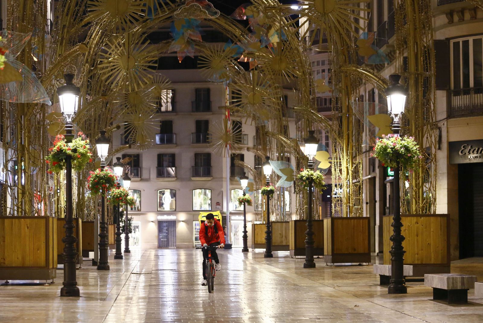 La calle Larios en la primera noche con toque de queda en Málaga
