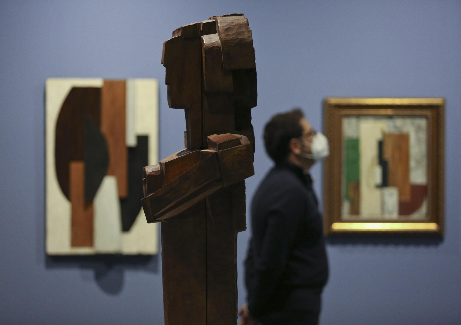 El Museo Ruso de Málaga estrena tres nuevas exposiciones, en fotos