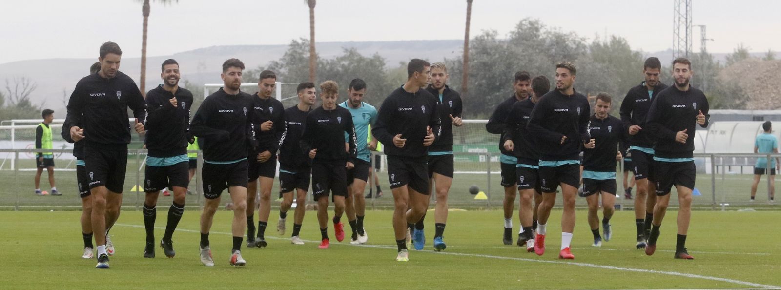 Los jugadores del Córdoba CF se ejercitan en la Ciudad Deportiva.