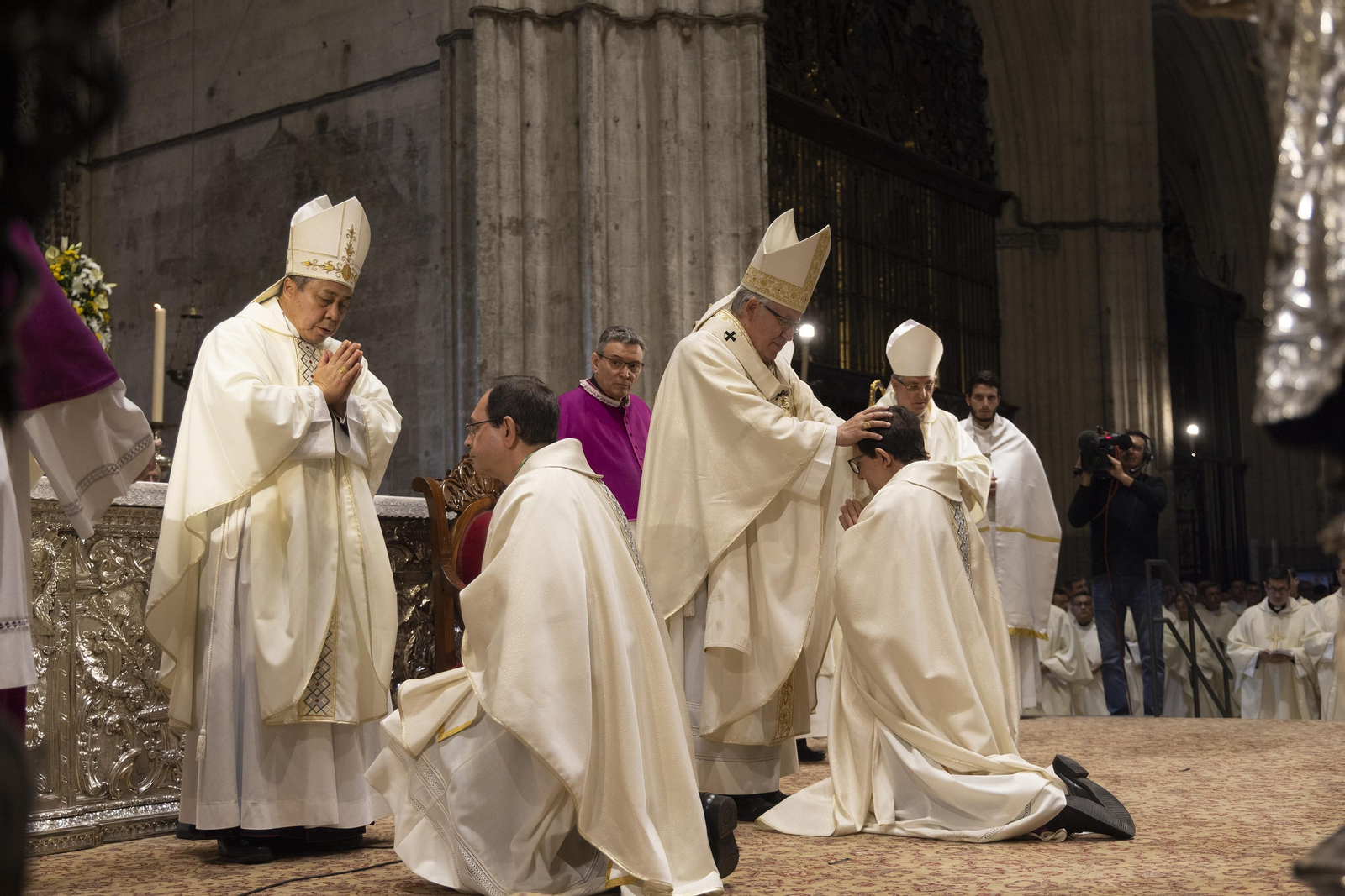La ordenación episcopal de los dos nuevos obispos auxiliares de Sevilla, Teodoro León y Ramón Valdivia