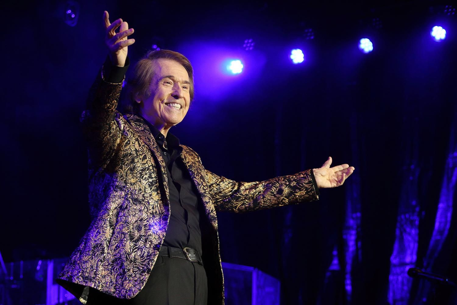 Raphael estuvo dos horas haciendo disfrutar a su público.