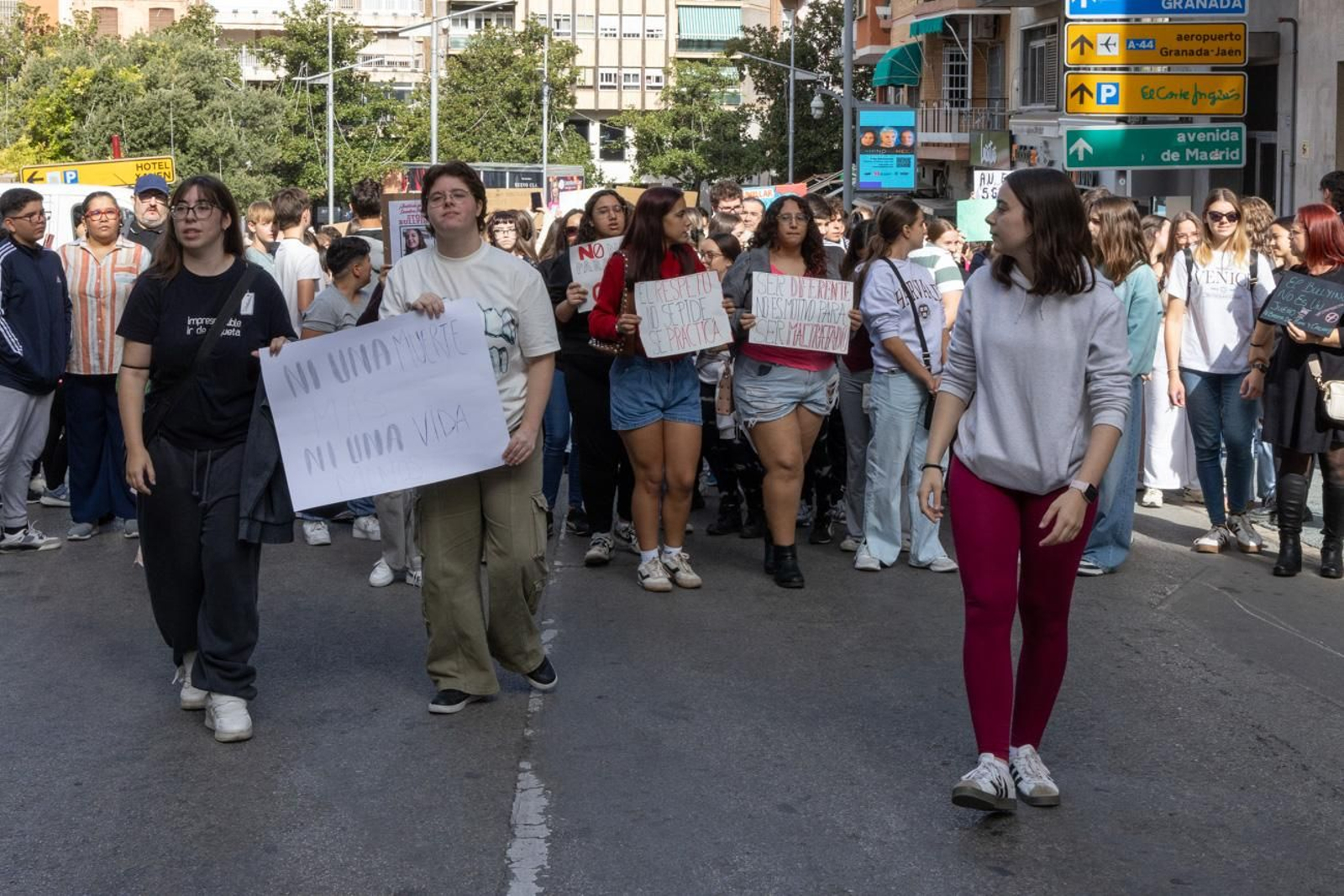oncentración-manifestación en la plaza de la Constitución por la huelga de estudiantes por la víctima de acoso