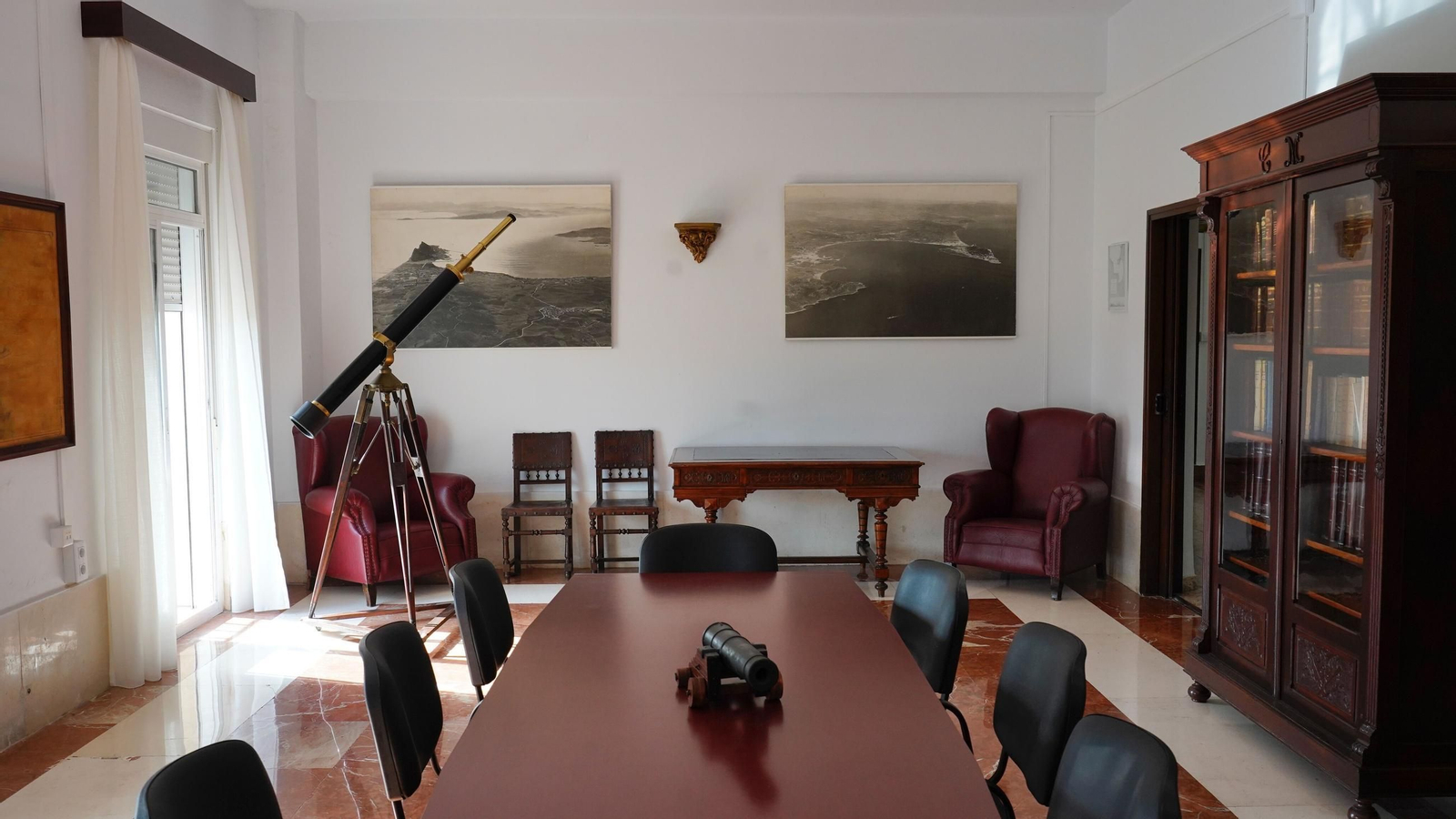 Entrevista con el comandante naval Fernando García, en la sede la comandancia de Algeciras