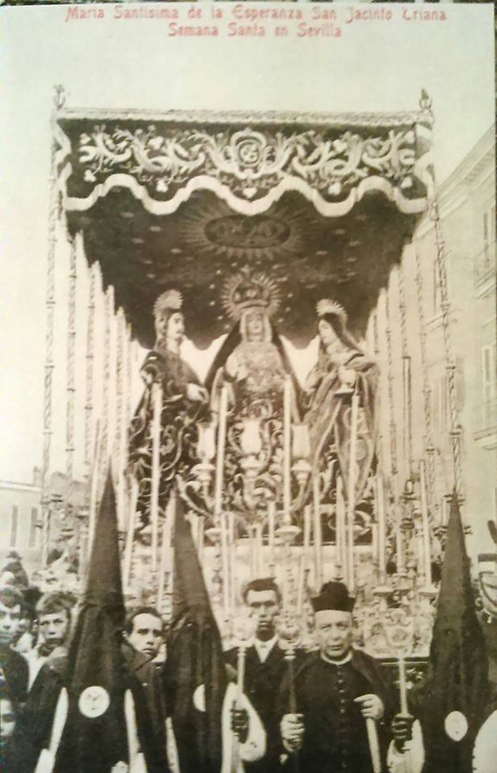 La Esperanza de Triana con la sacra conversación