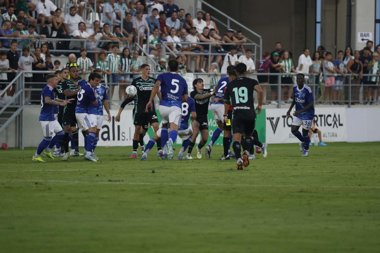 Las fotos del Betis-Como disputado en el Ciudad de La Línea (2-3)