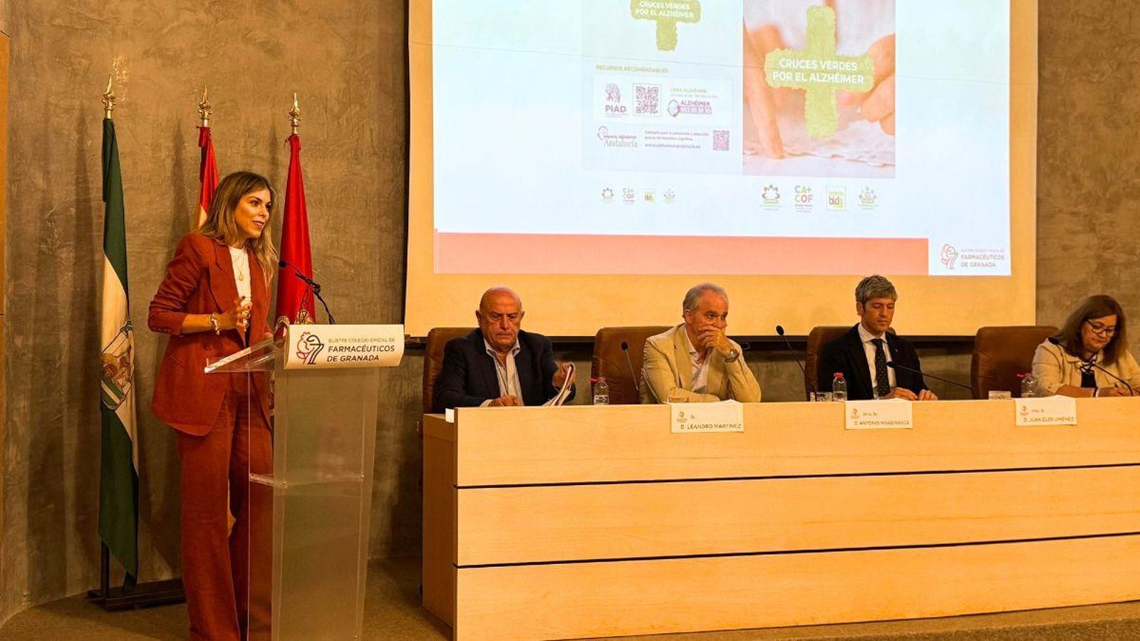 Presentación de la campaña “Cruces Verdes por el Azheimer” en Granada