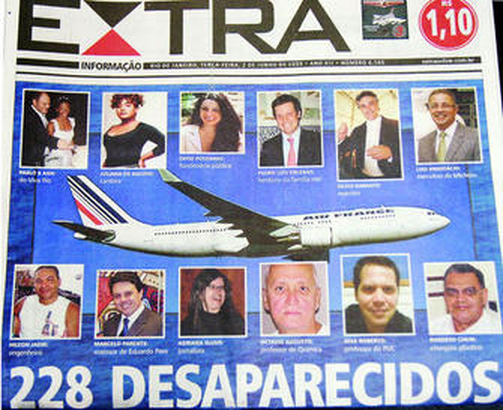 La portada del periódico brasileño 'Extra' con imágenes de algunos de los 228 desaparecidos.