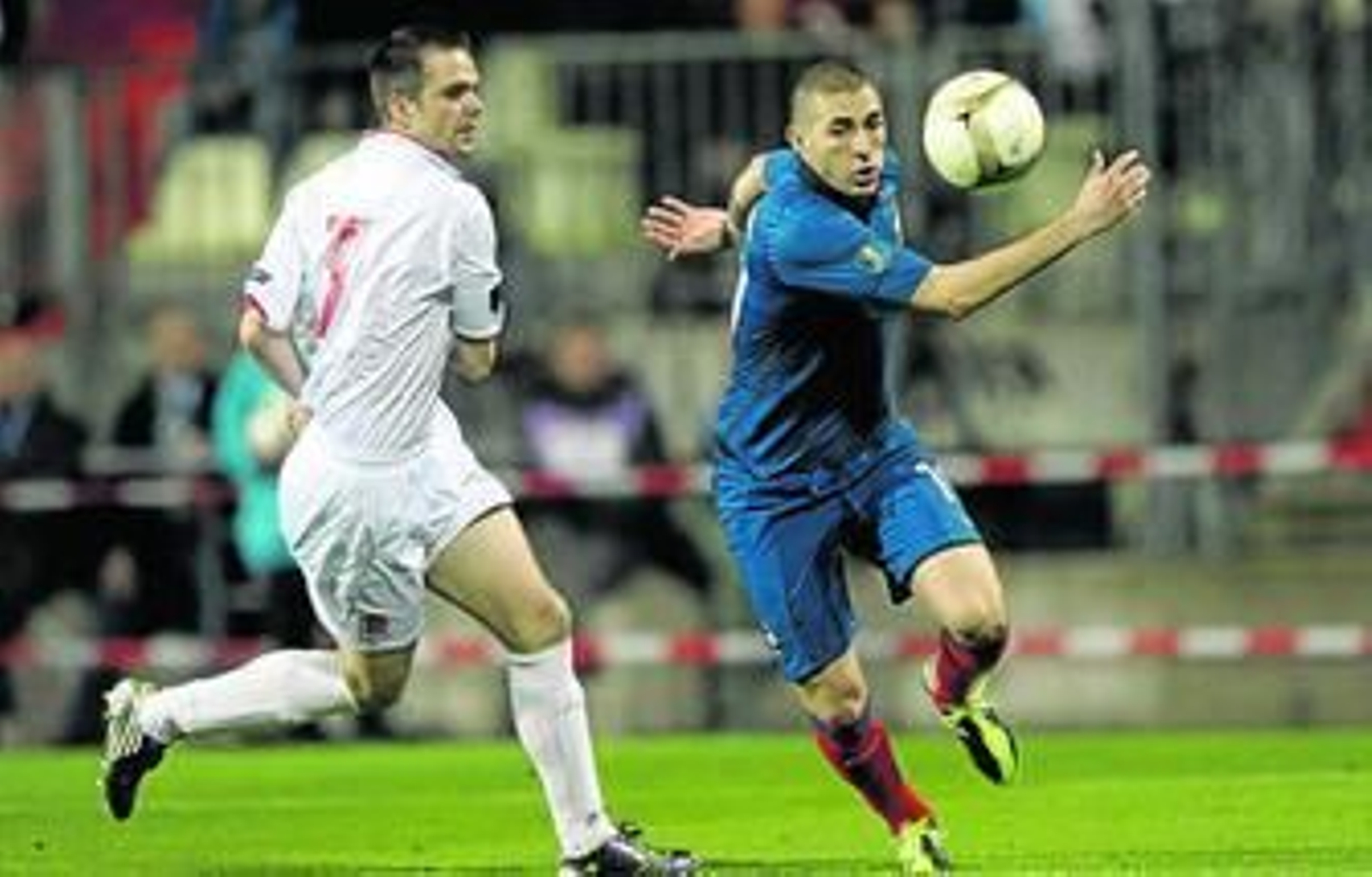 Benzema se marcha por velocidad del luxemburgués Schell.