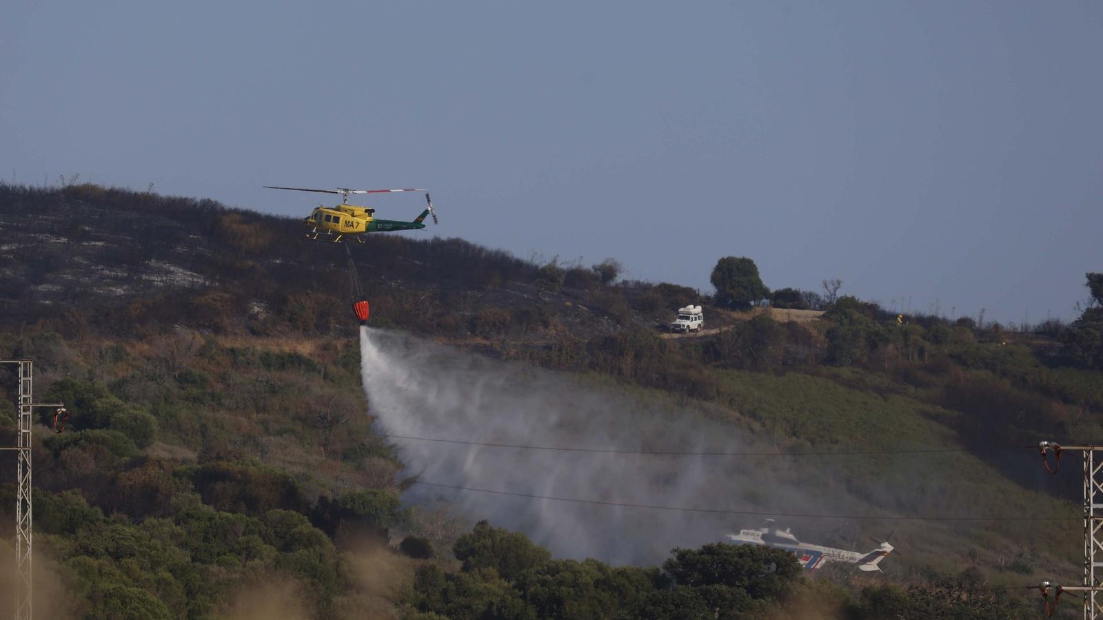 Las fotos del incendio forestal entre las Pantallas y Marchenilla, en Algeciras