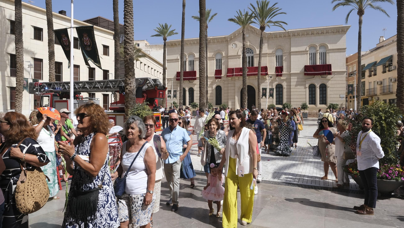 Ofrenda floral a la Virgen del Mar en la Feria de Almería 2024, en imágenes
