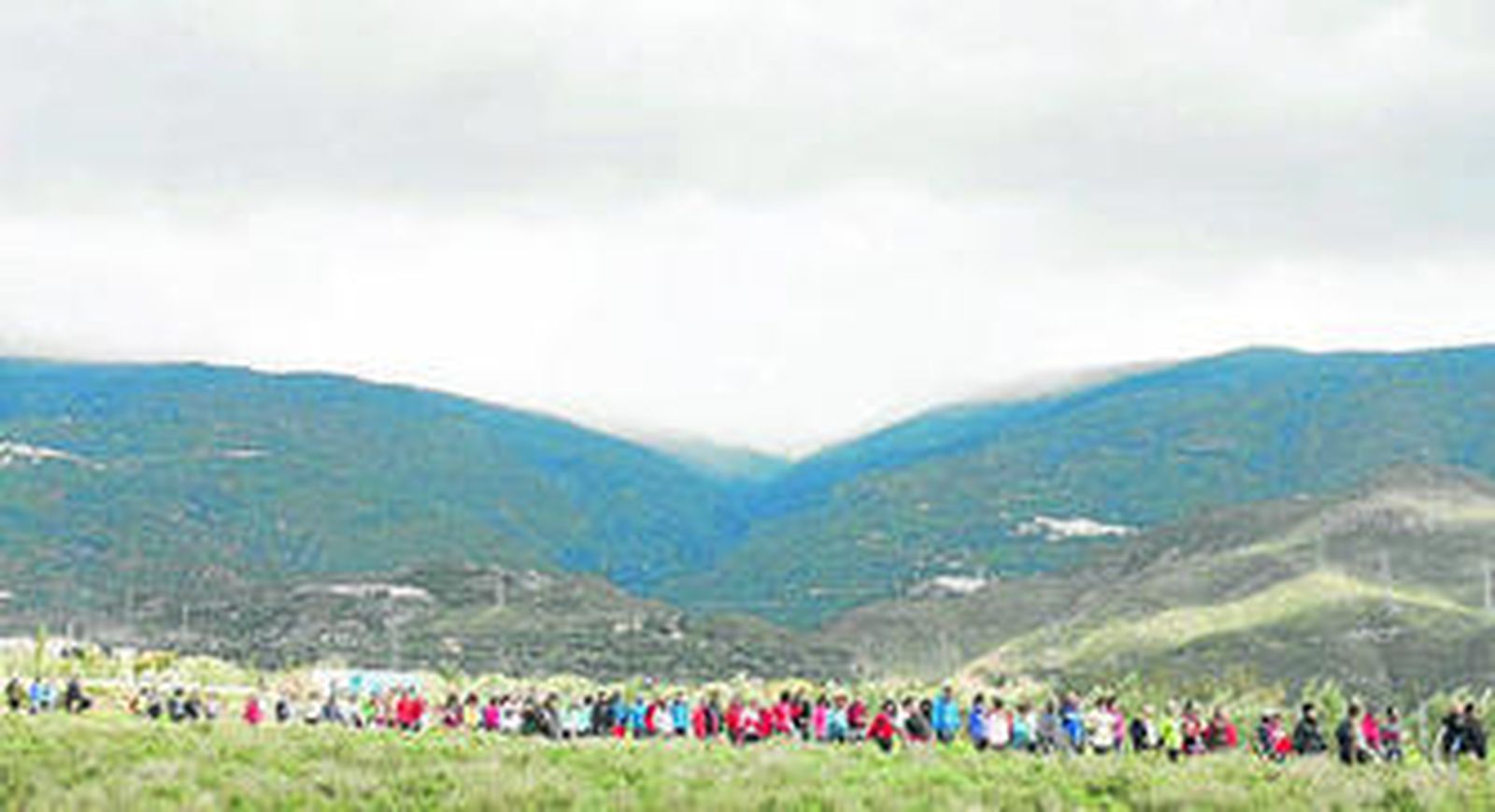 Los participantes entregaron una cantidad simbólica de tres euros por la inscripción, dinero que será destinado a la lucha contra el cáncer. En la ruta participaron también numerosas empresas.