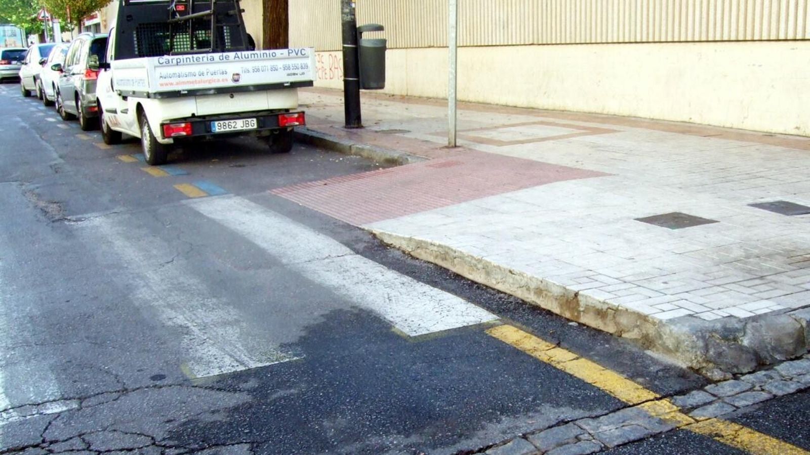 Estado del firme en la calle Palencia