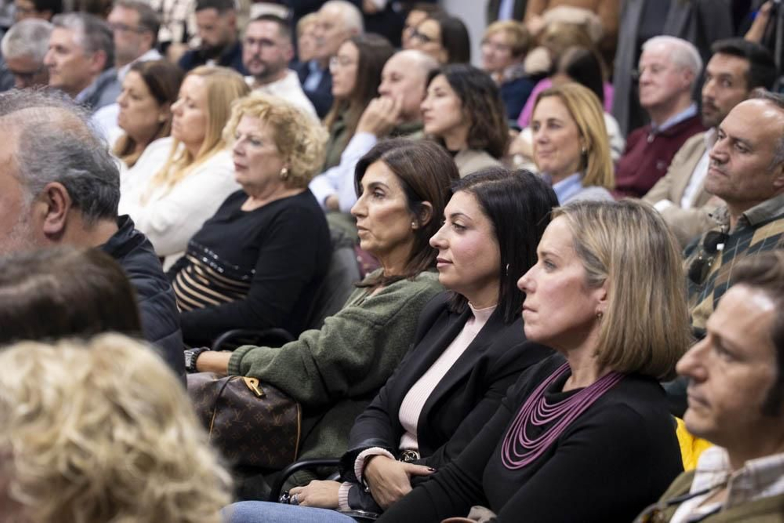 Las imágenes de la junta en la que el PP de Almería se renueva