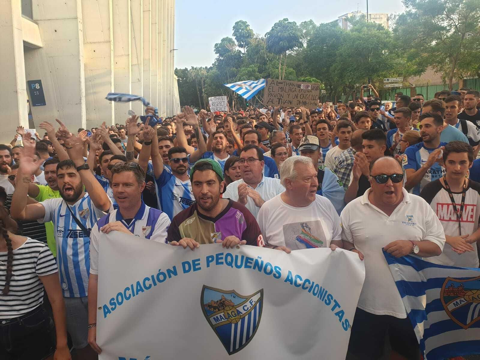 La manifestación contra el jeque Al-Thani en Málaga, en fotos