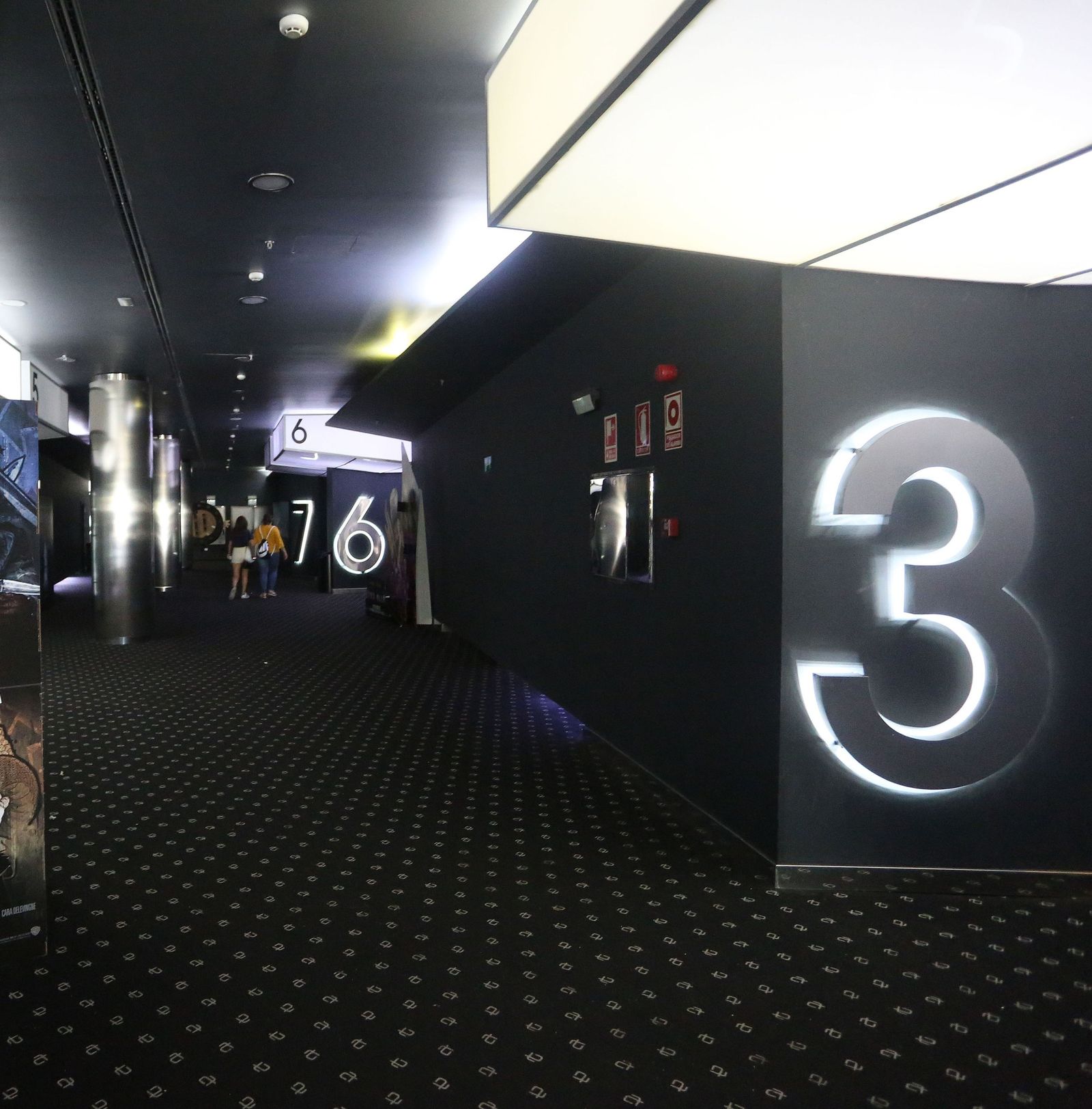 Interior de los cines Artesiete Holea