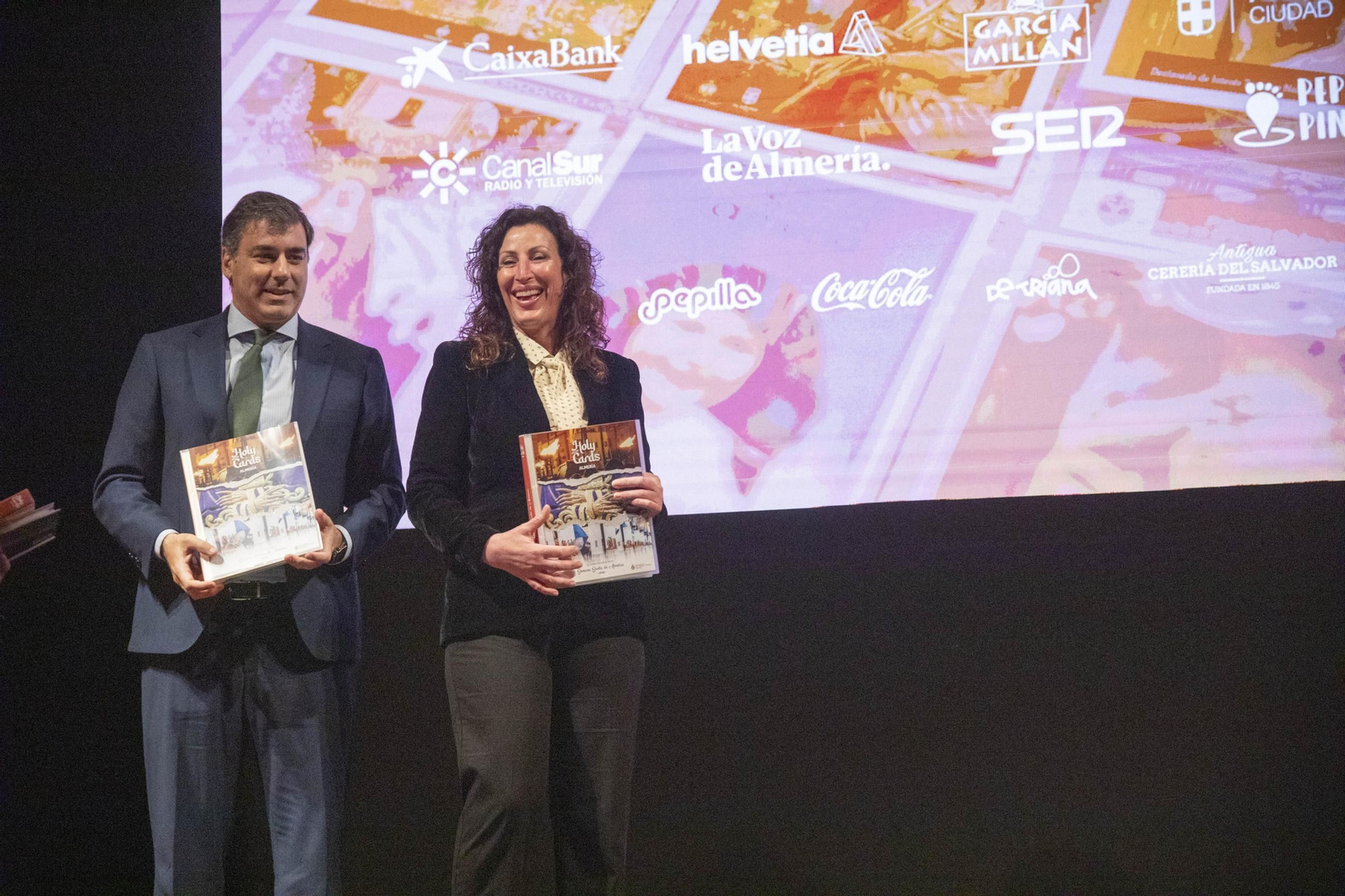 Imágenes de la presentación de las Holy Cards