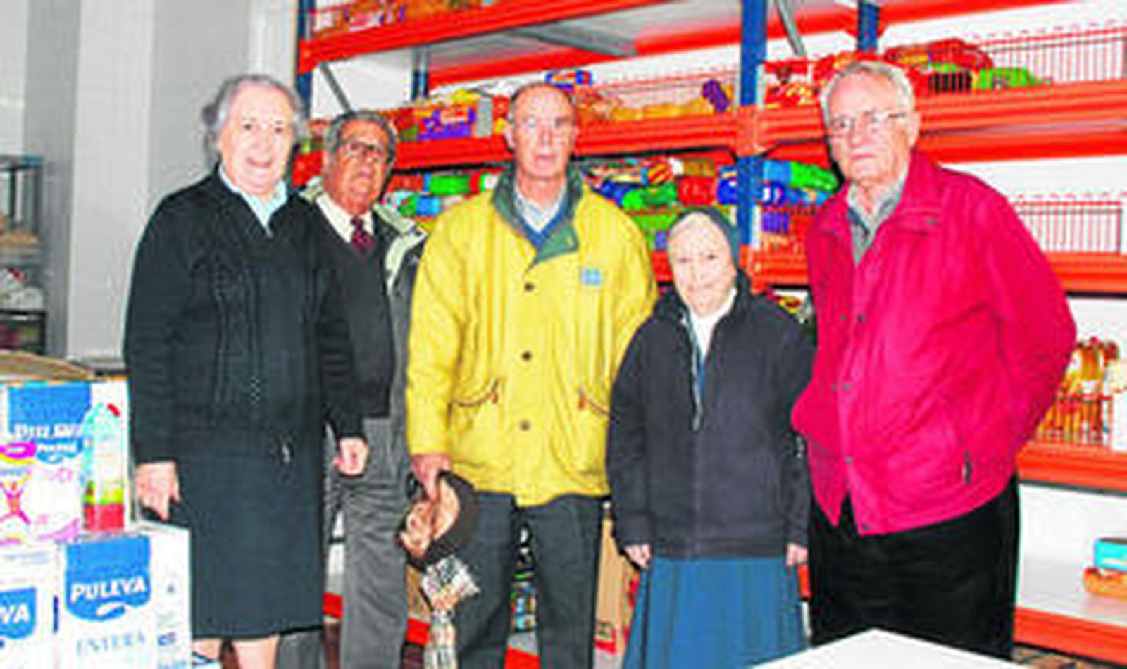 Pepe Ravelo y Pérez Rendón, en el momento de la donación al comedor El Salvador.