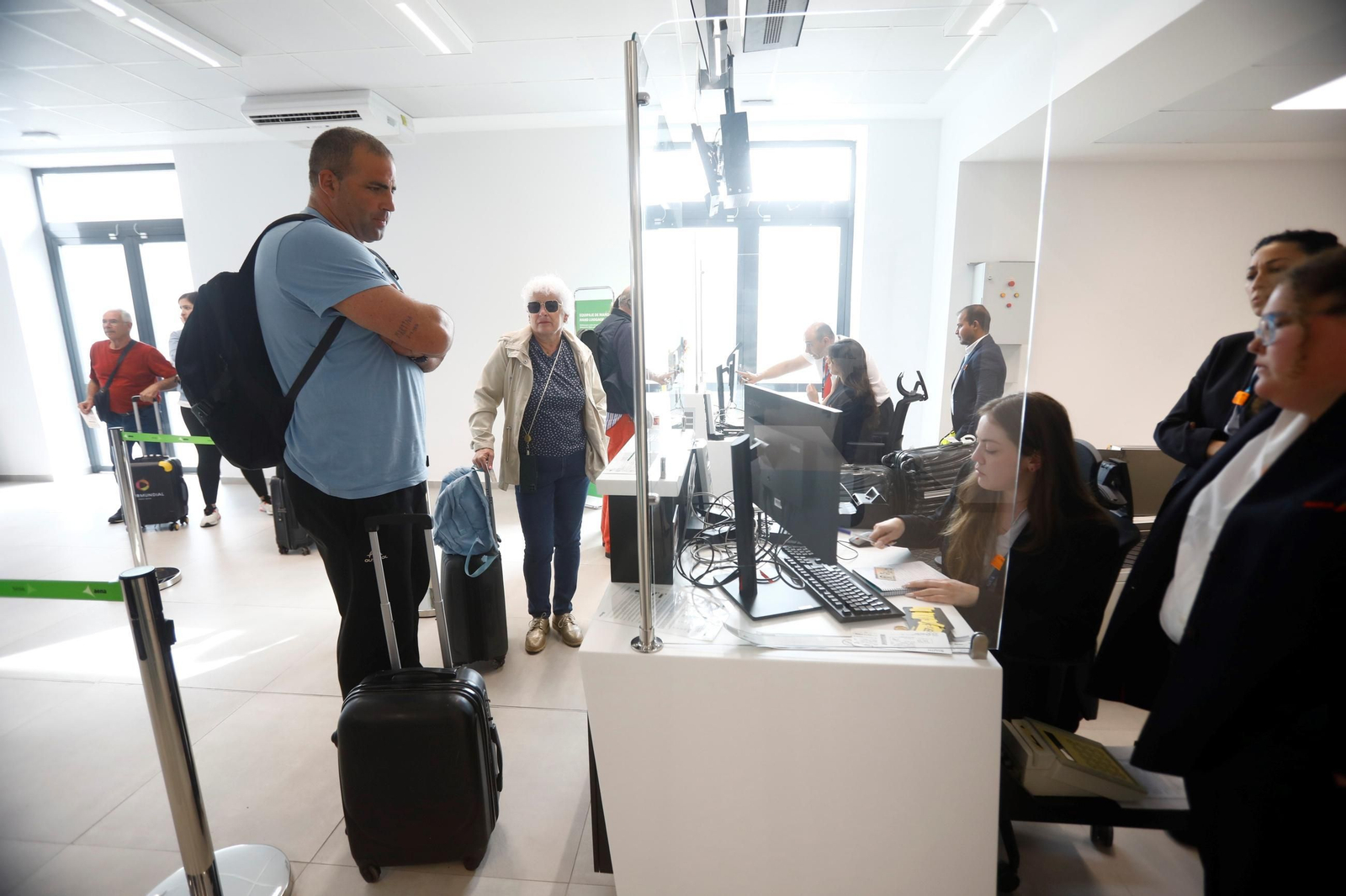 El aeropuerto de Córdoba recibe el primer vuelo de Binter desde Canarias, en imágenes