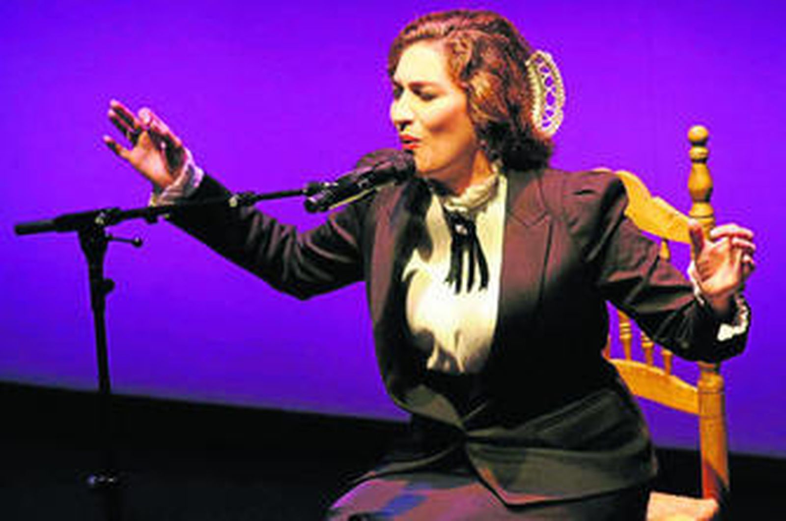 La cantaora granadina Estrella Morente ofrece su particular homenaje a las músicas brasileñas.