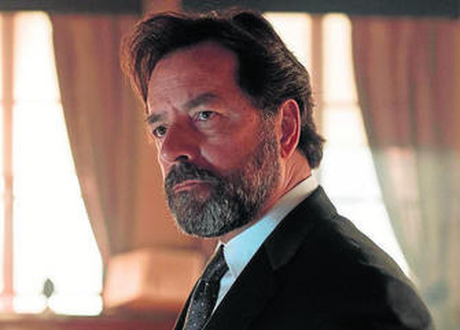 El actor Abel Folk interpreta a Luis Salinas, el embajador español en Tailandia, uno de los protagonistas de la serie.