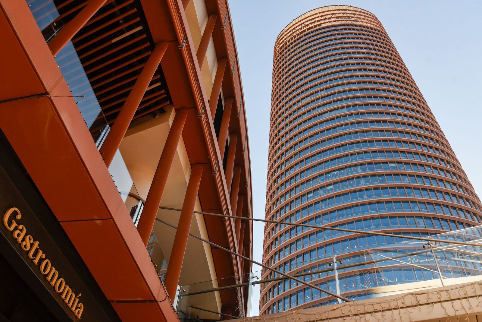 CaixaBank vende a Argis el complejoTorre Sevilla