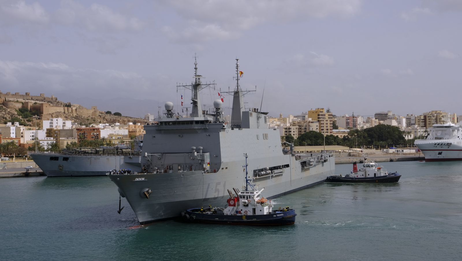 Fotogalería de la visita al portaaviones Juan Carlos I. Puerto de Almería.