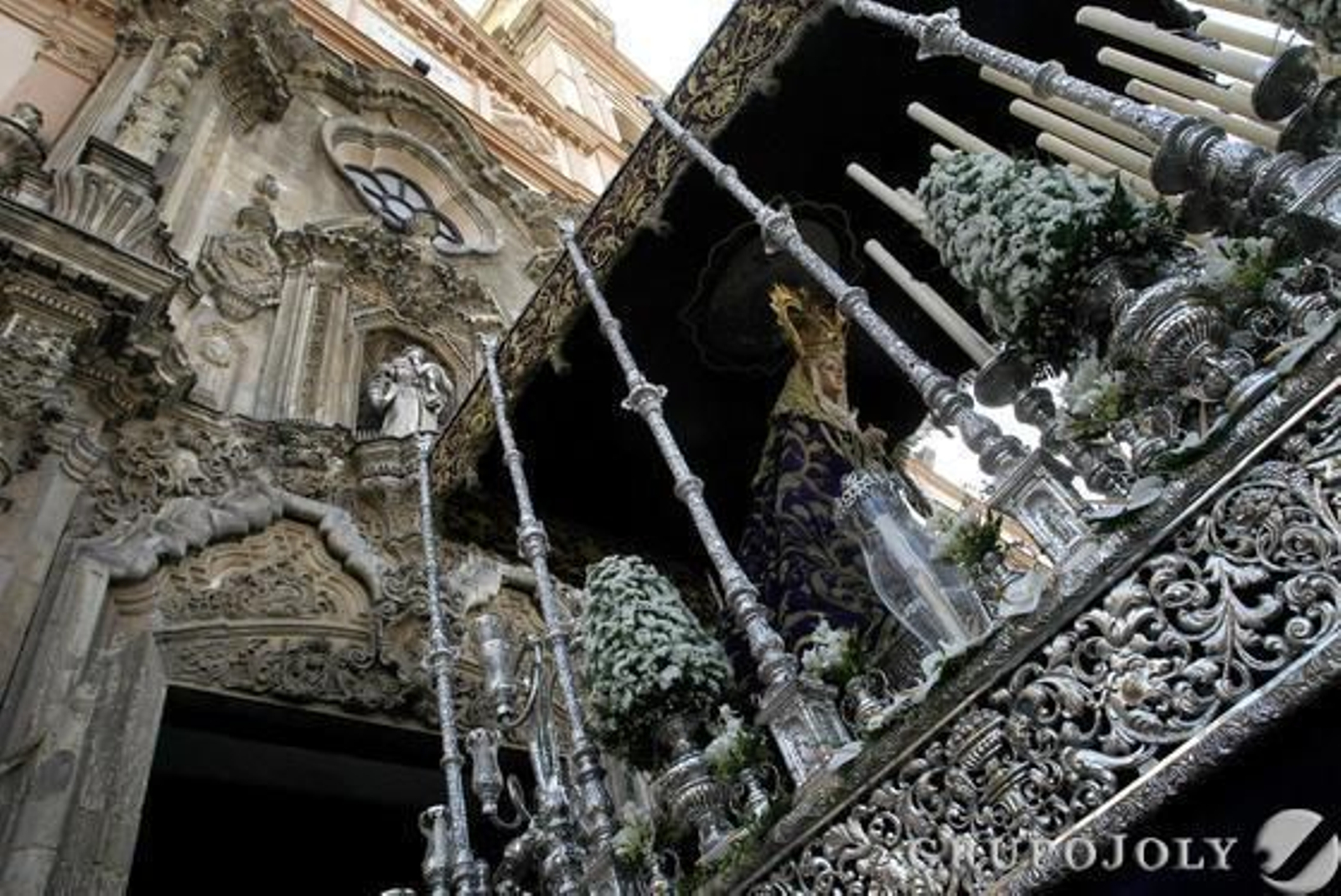 La hermandad de Columna.   Foto: Jose Braza