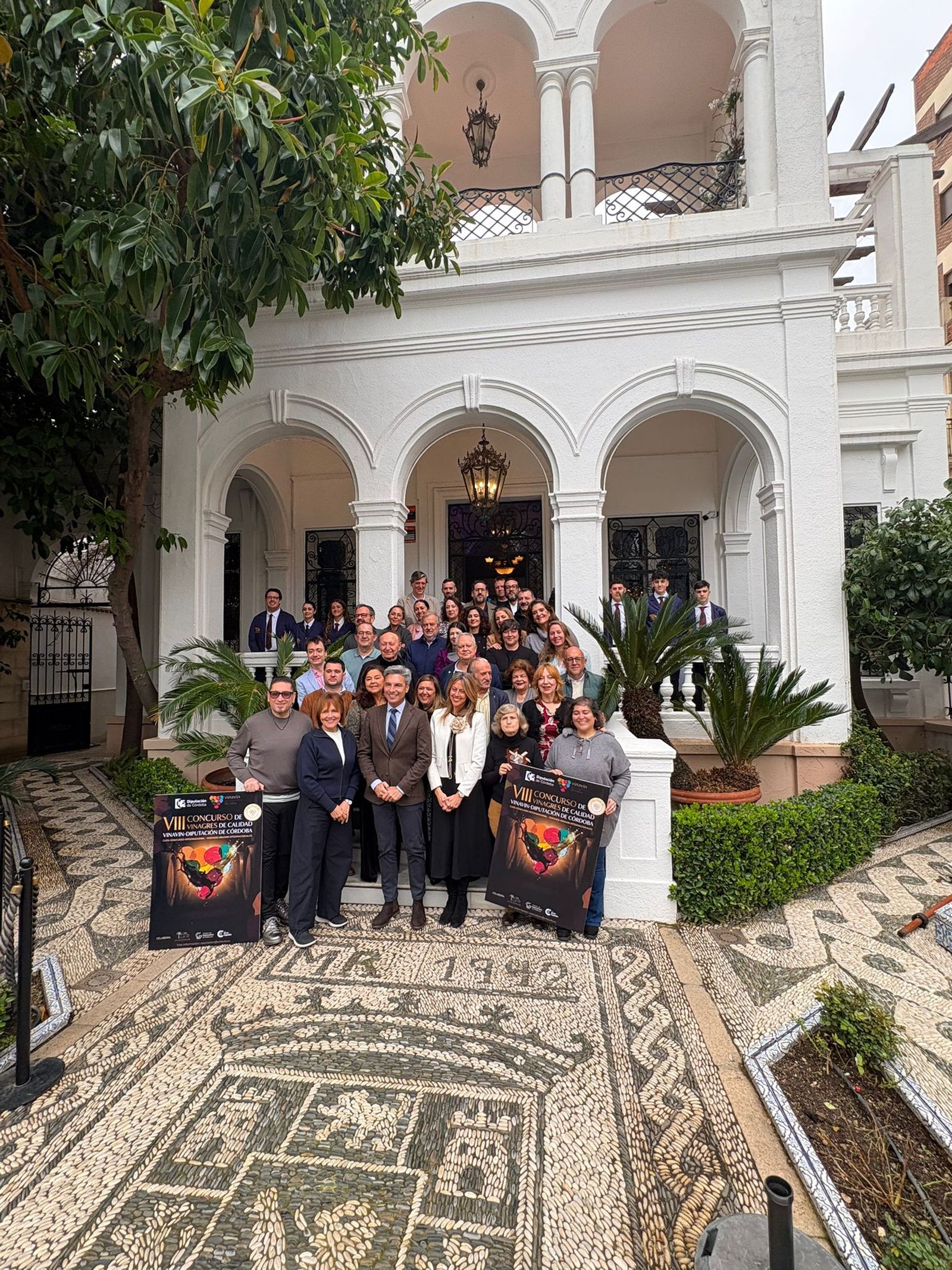 Foto de familia de catadores del VIII Concurso Internacional de Vinagres