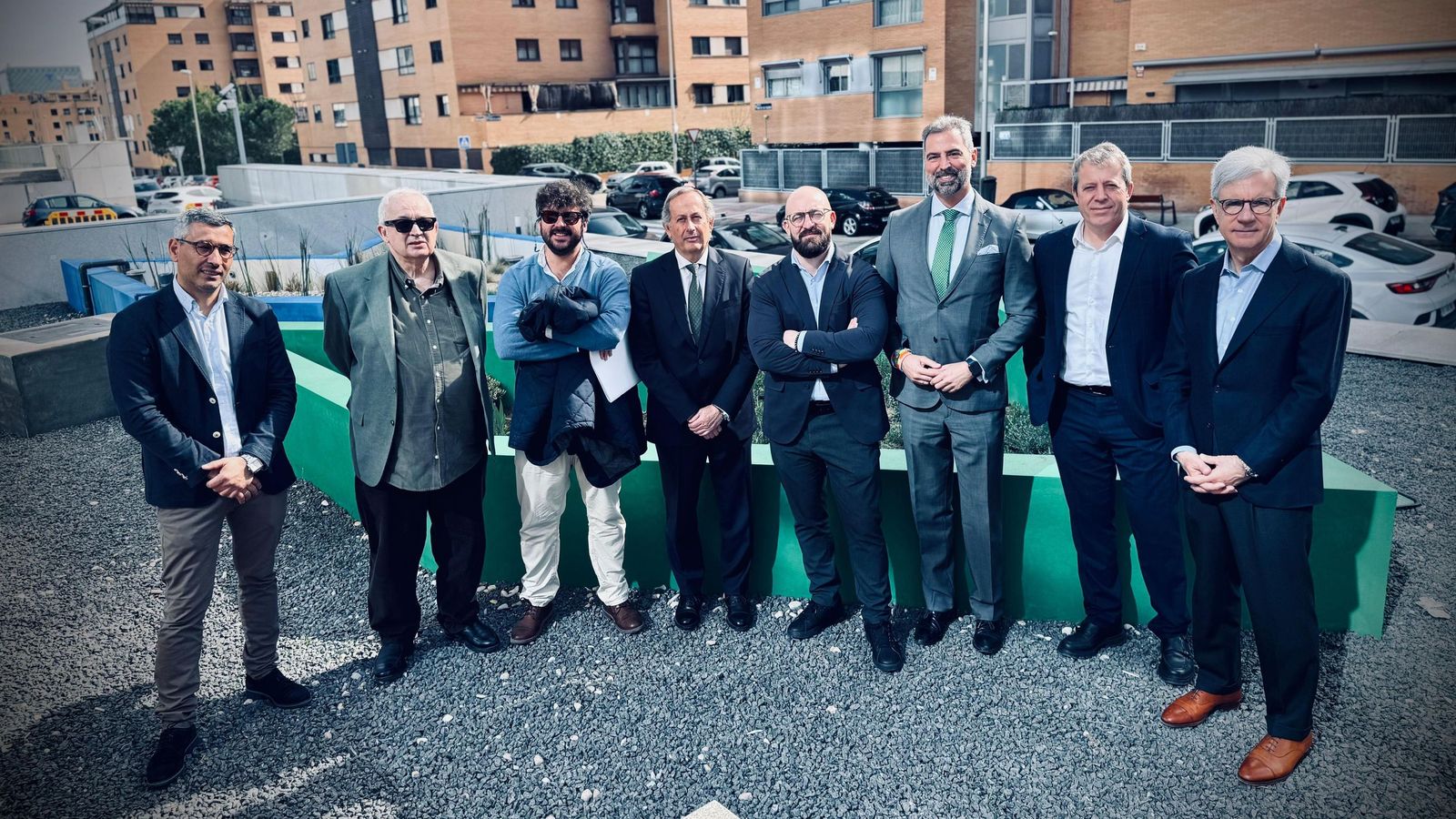 Germán Beardo, Antonio Caraballo y Juan Ángel Poyatos, con algunos de los participantes en la jornada.