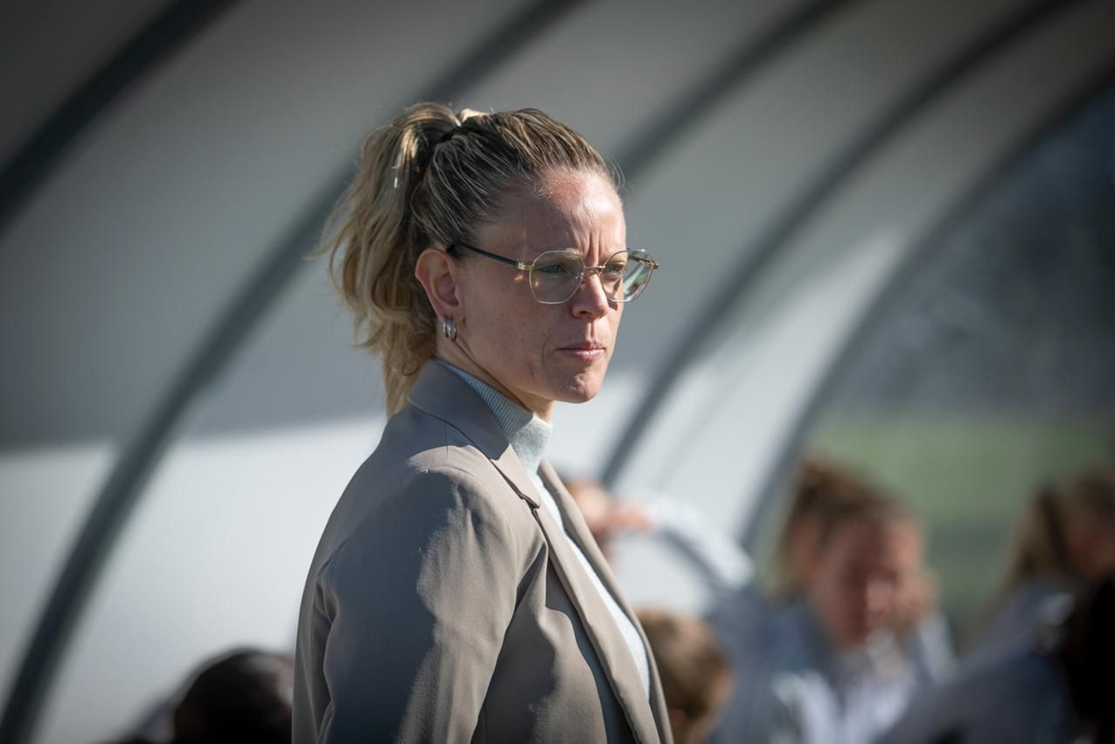 Irene Ferreras observando el partido