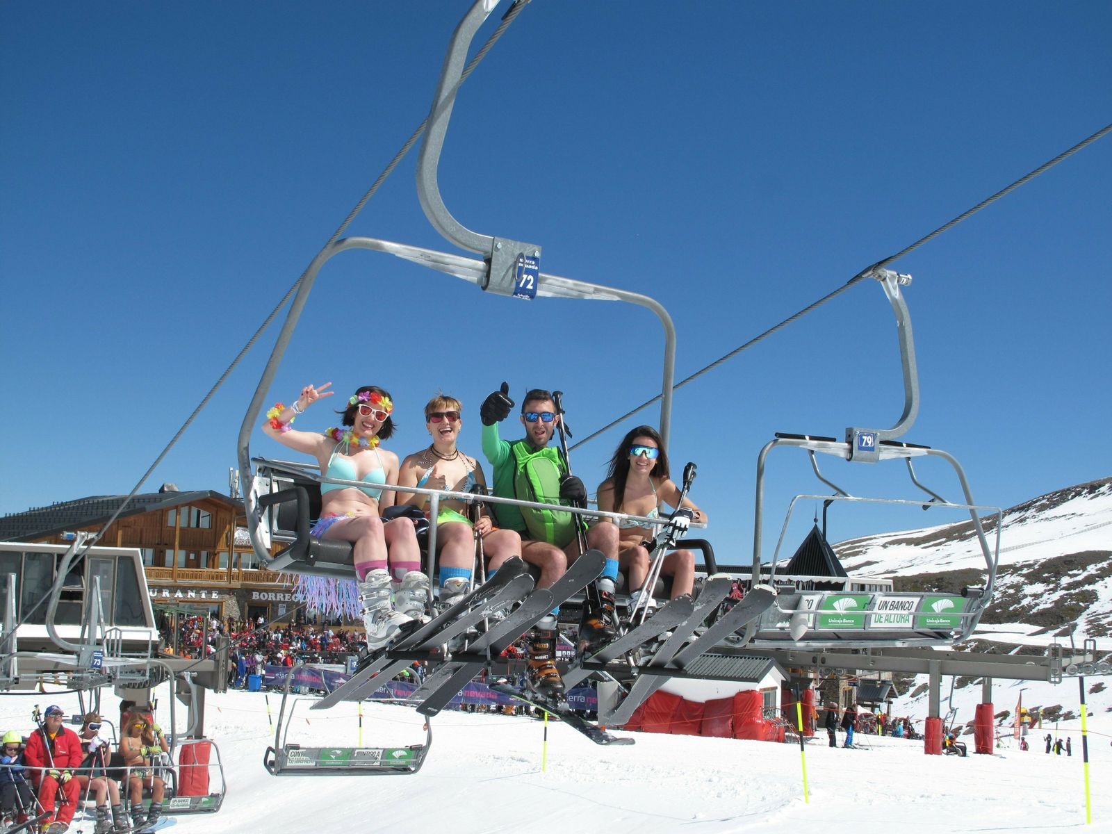 Sierra Nevada, de fiesta de la primavera con la bajada en bañador