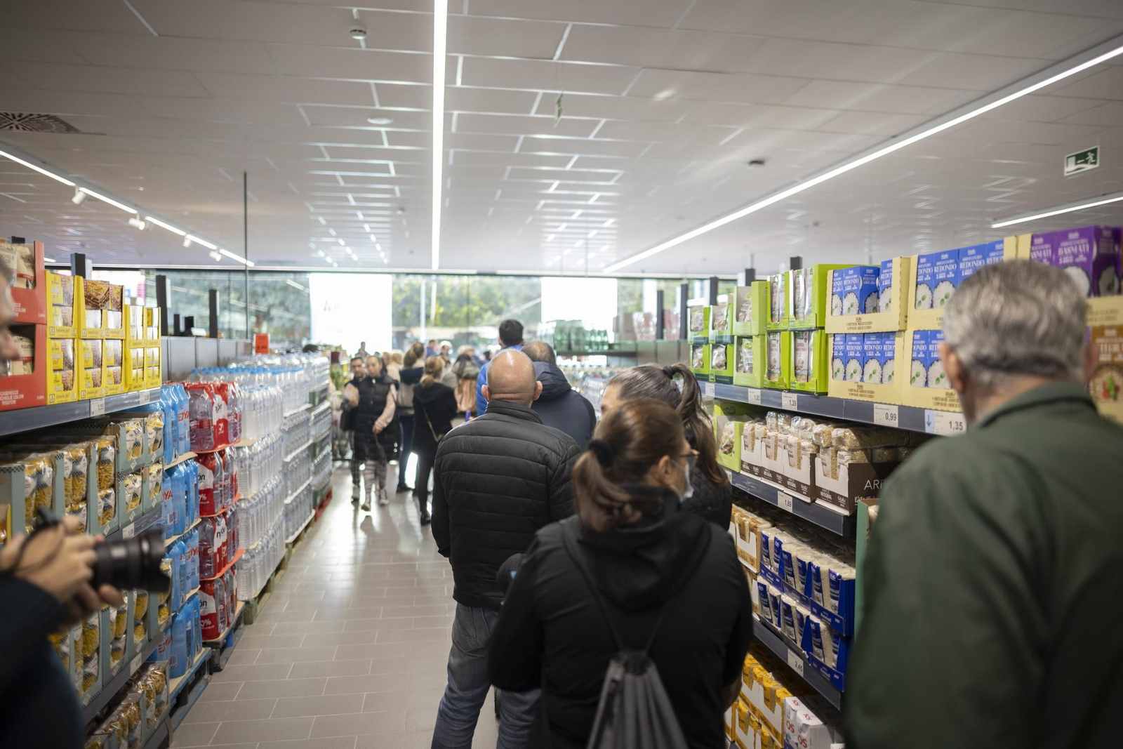 Imágenes de la inauguración del nuevo ALDI en la avenida de Andalucía