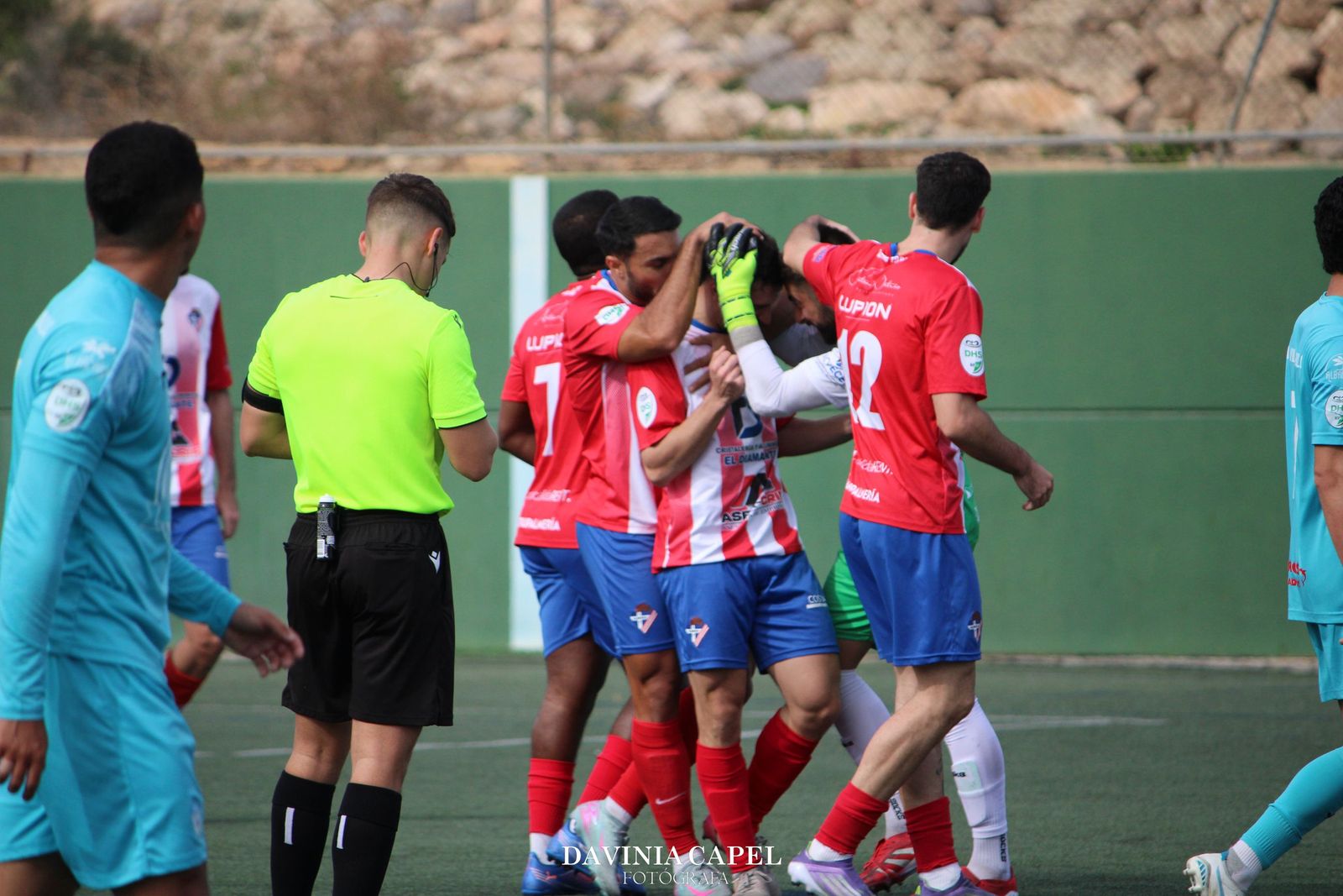 Los jugadores del Poli Almería celebran uno de sus goles en su victoria frente al Villacarrillo del pasado domingo.