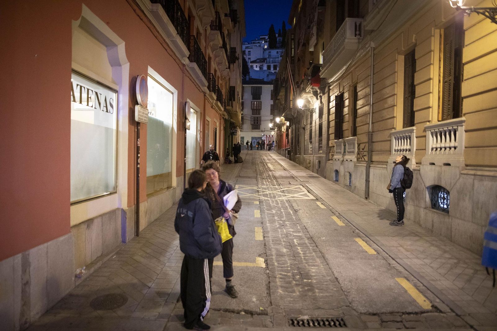 Todas las imágenes de la concentración frente al edificio okupado en el centro de Granada